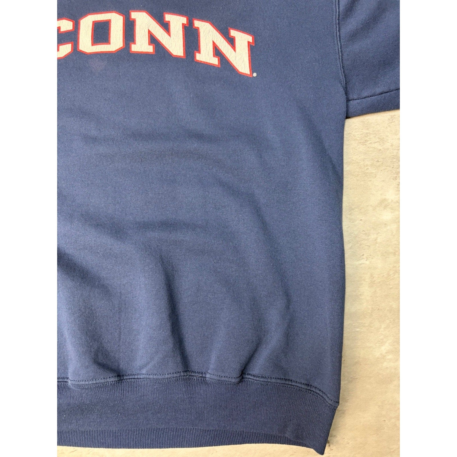 Vintage Uconn Huskies NCAA Spellout Graphic Champion Sweatshirt Size Medium