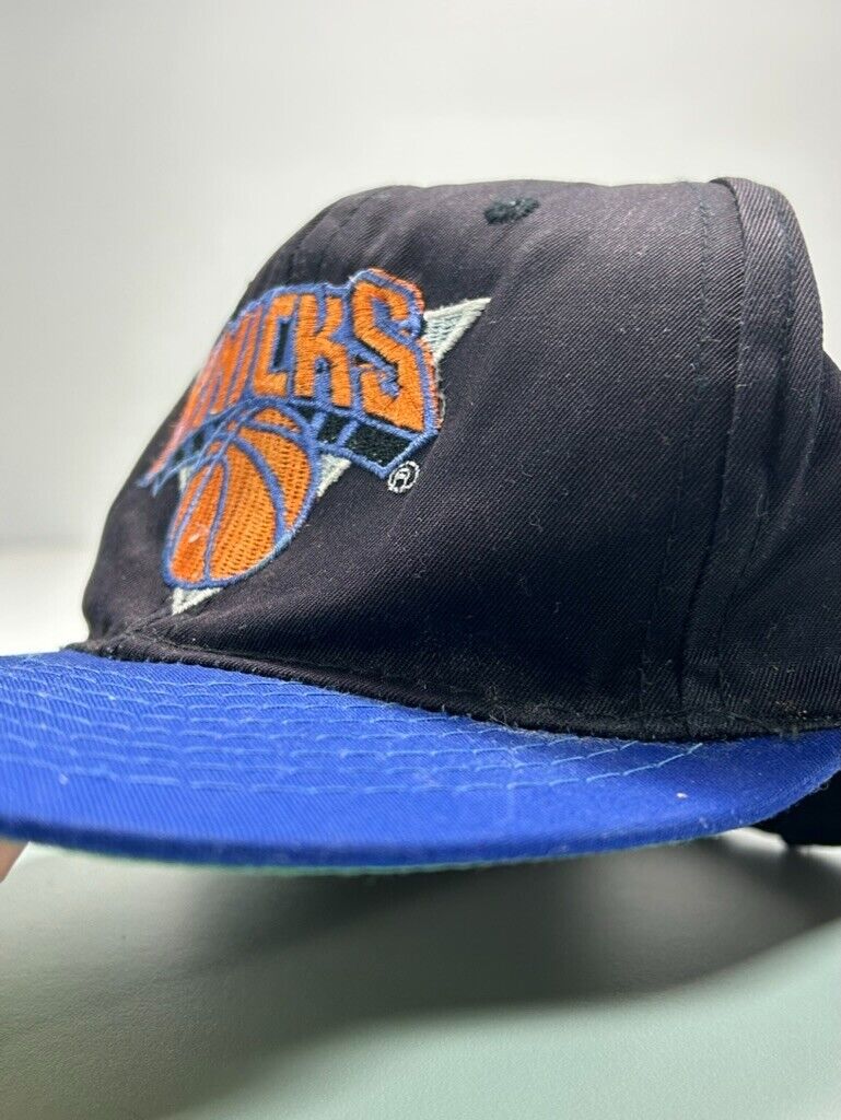 Vintage 90s New York Knicks NBA Embroidered Logo Snapback Hat OSFA Black