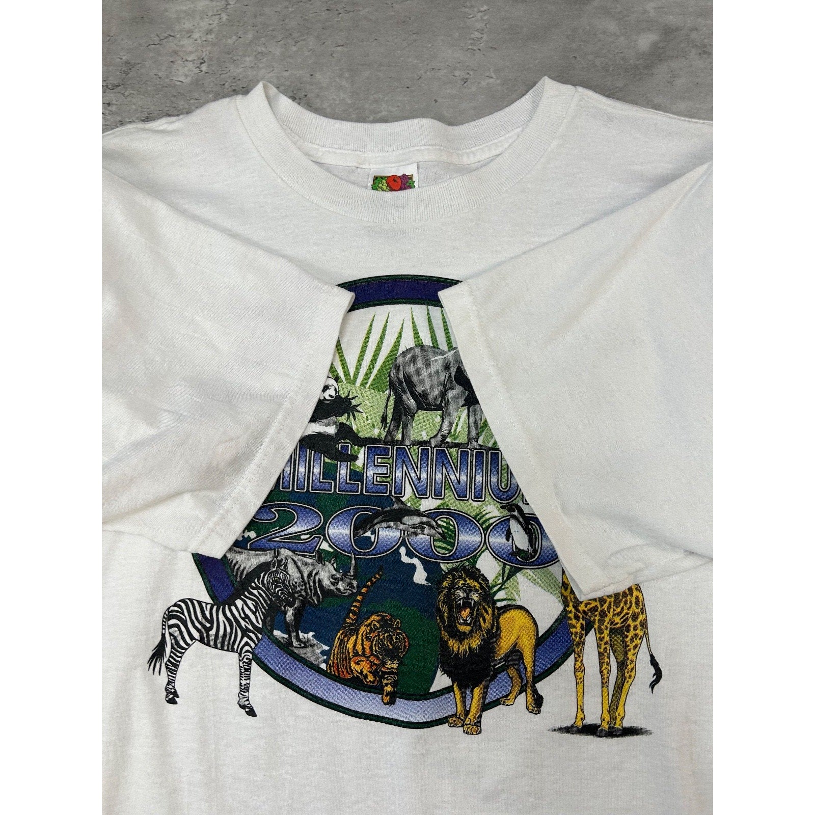 Vintage Millenium 2000 Animal Nature Graphic Cropped T-Shirt Size XL