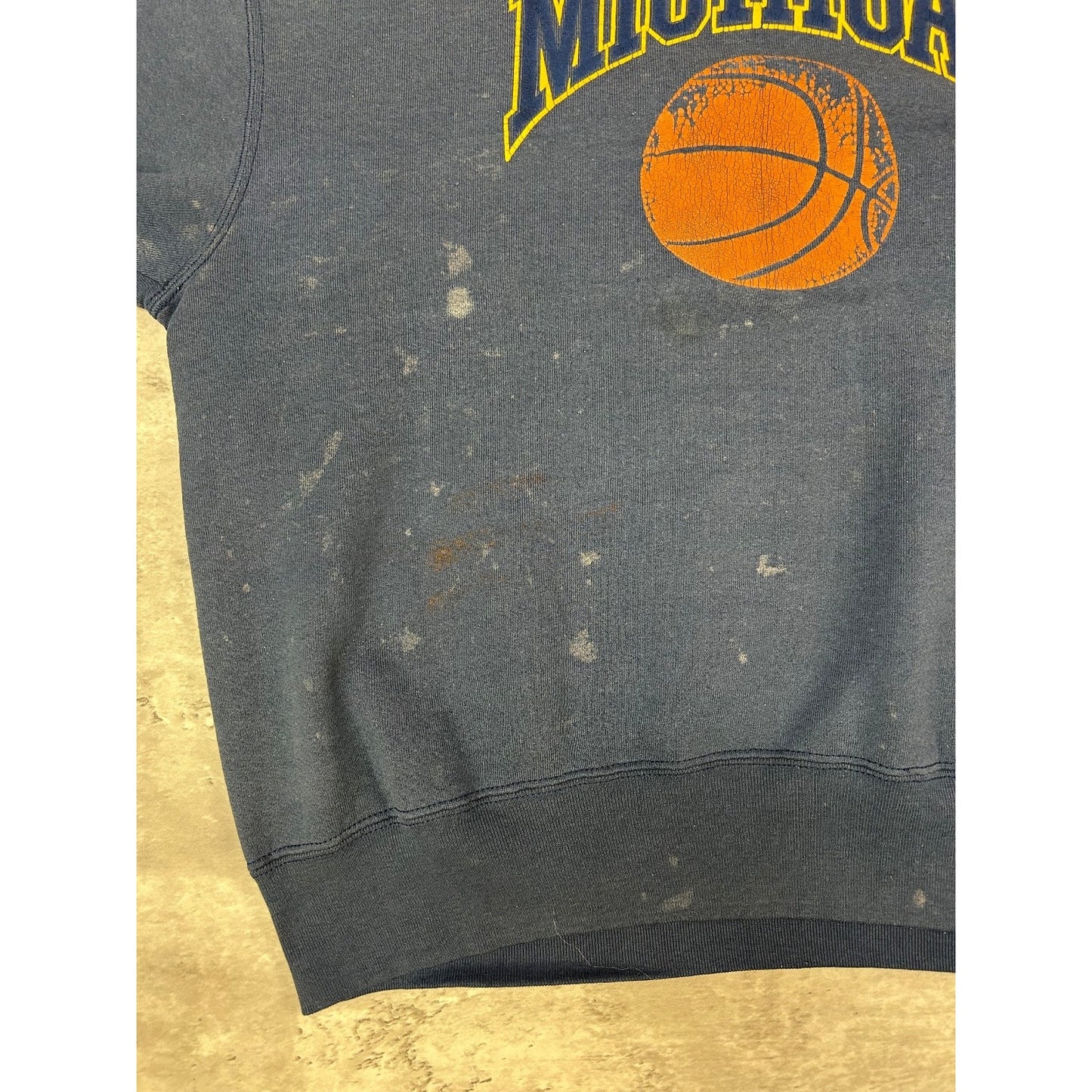 Vintage 90s Michigan Wolverines NCAA Basketball Graphic Sweatshirt Size XL