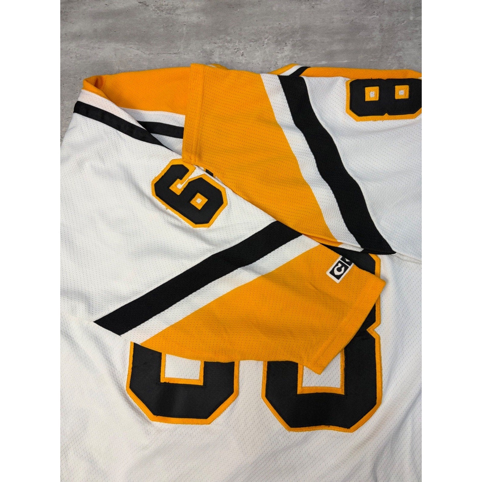 Vintage Jaromir Jagr #68 Pittsburgh Penguins NHL CCM Hockey Jersey Size Large