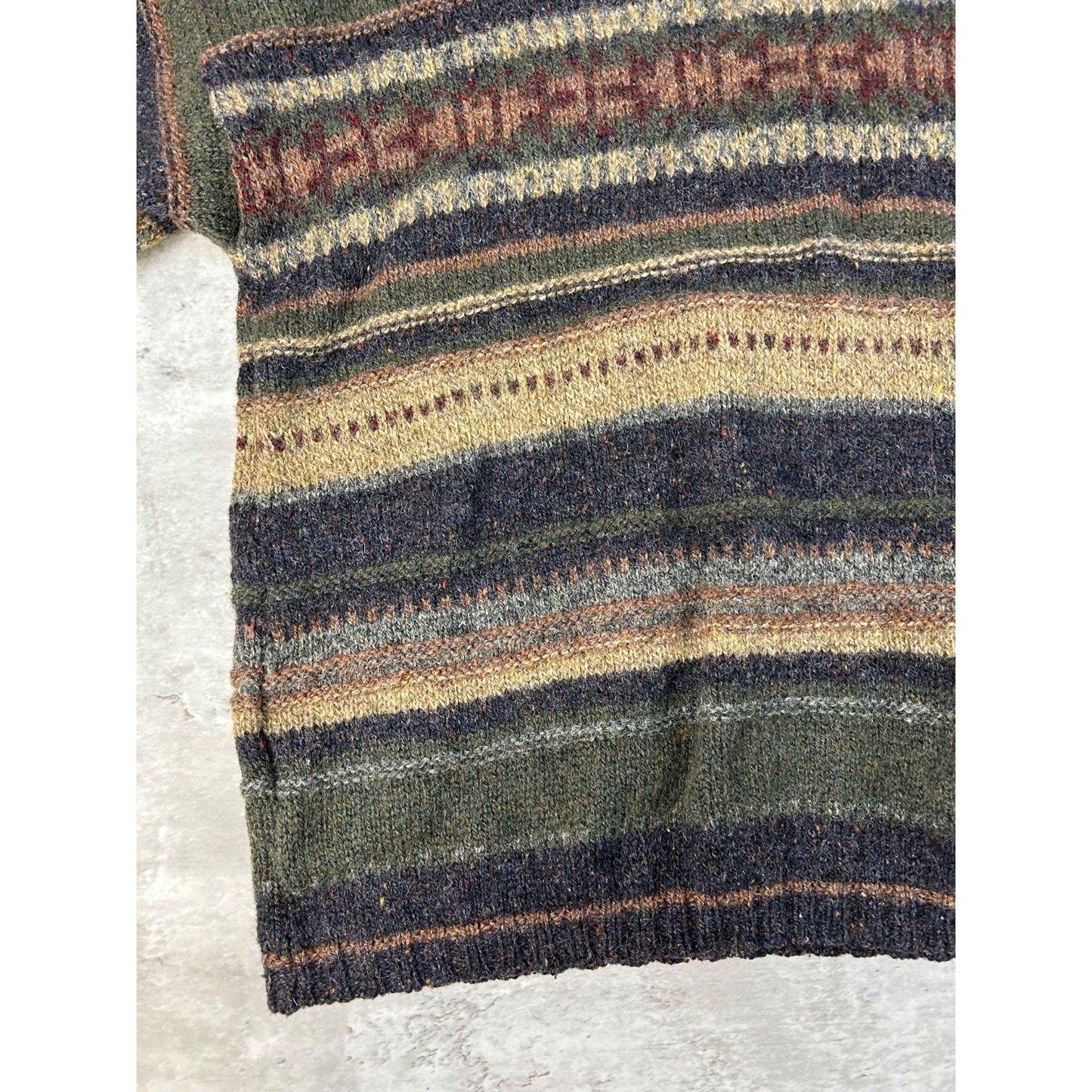 Vintage Woolrich Abstract Striped Print Pullover Knit Sweater Size Large