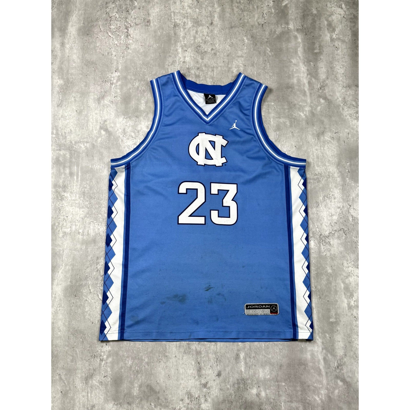 Vintage Michael Jordan #23 UNC Tarheels NCAA Basketball Jersey Size Large