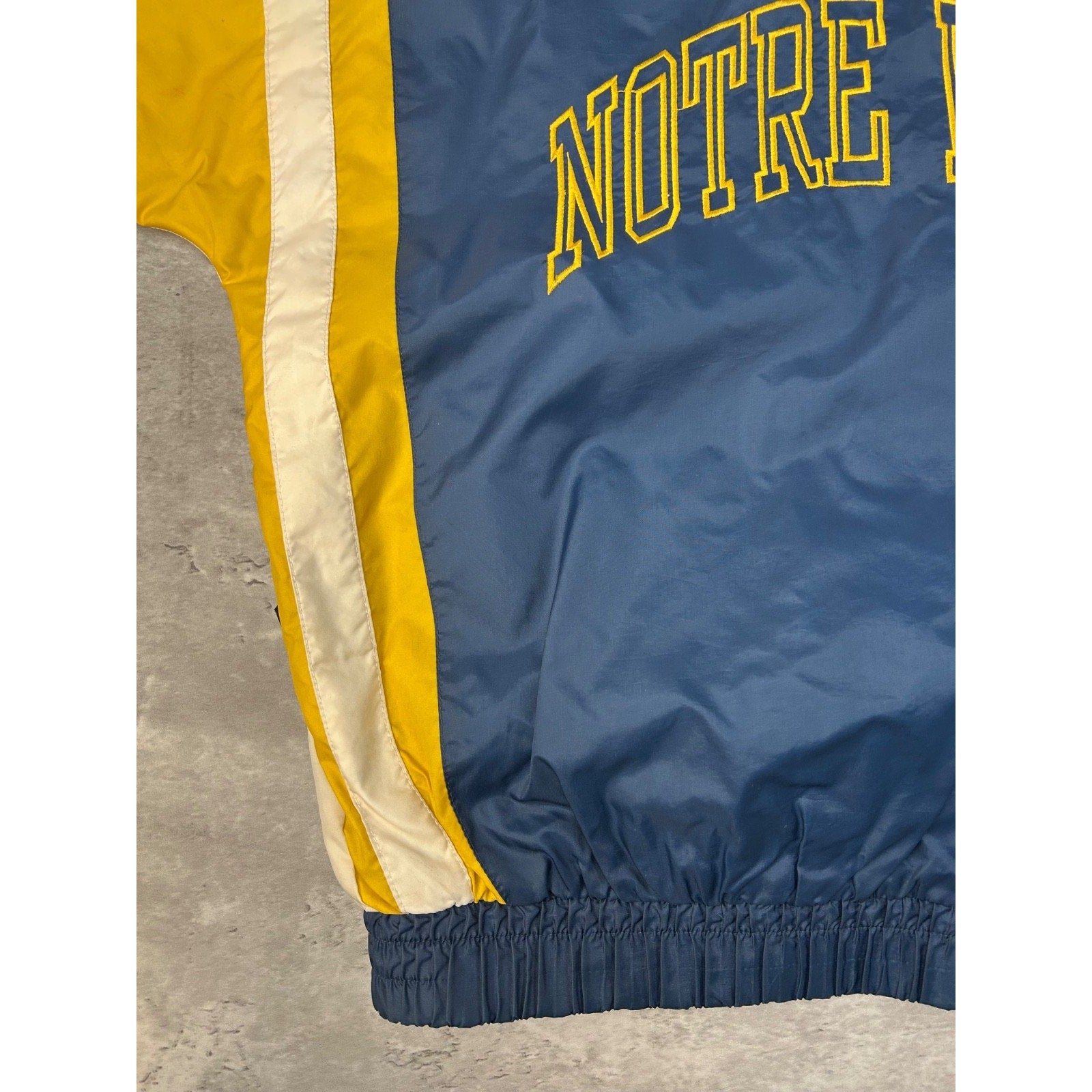 Vintage 90s Notre Dame Fighting Irish NCAA Starter Windbreaker Jacket Sz Medium