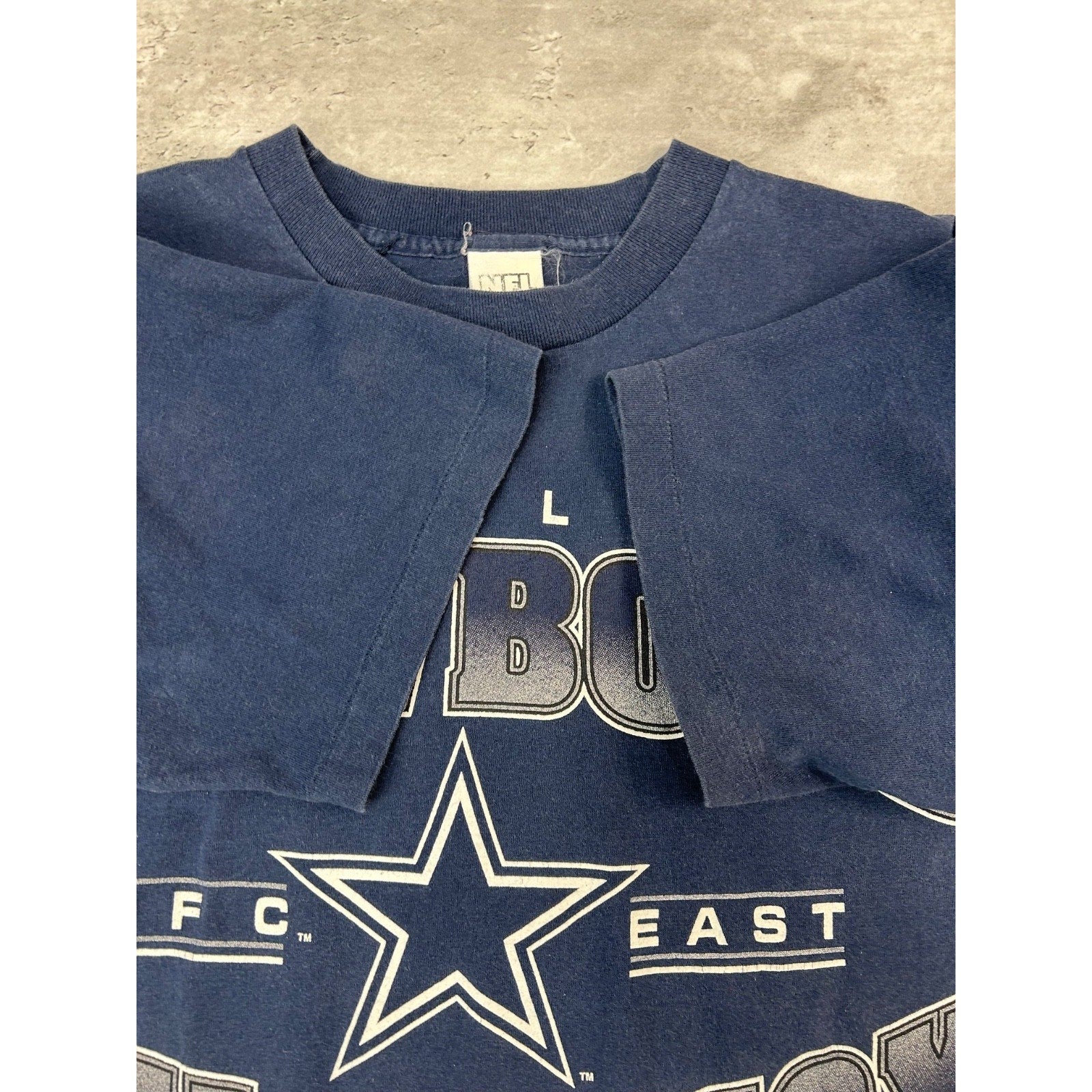 Vintage 1669 Dallas Cowboys NFL On Fox Spellout Graphic T-Shirt Size Large