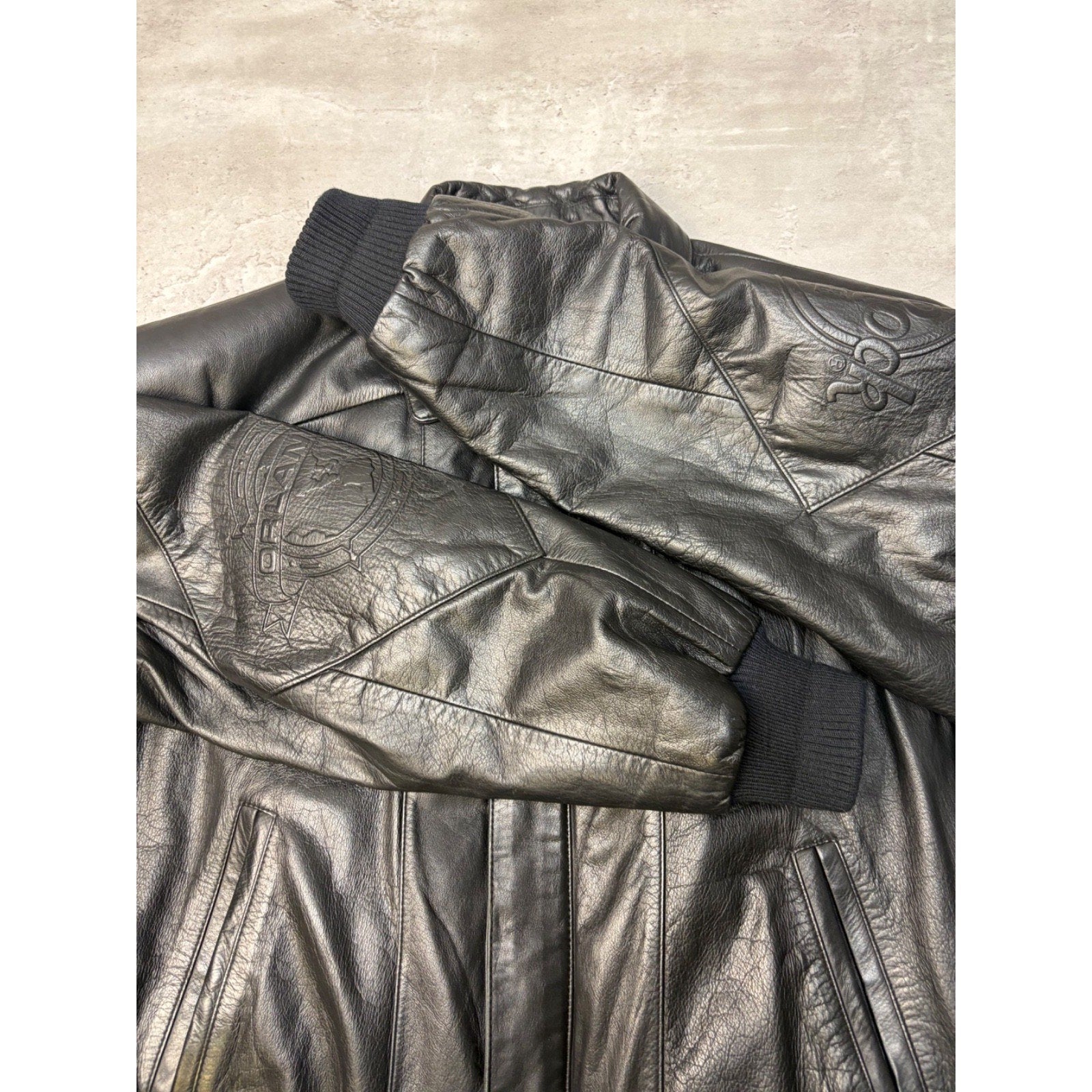 Vintage Hard Rock Cafe Embossed Sleeve Logo Leather Bomber Jacket Size Small