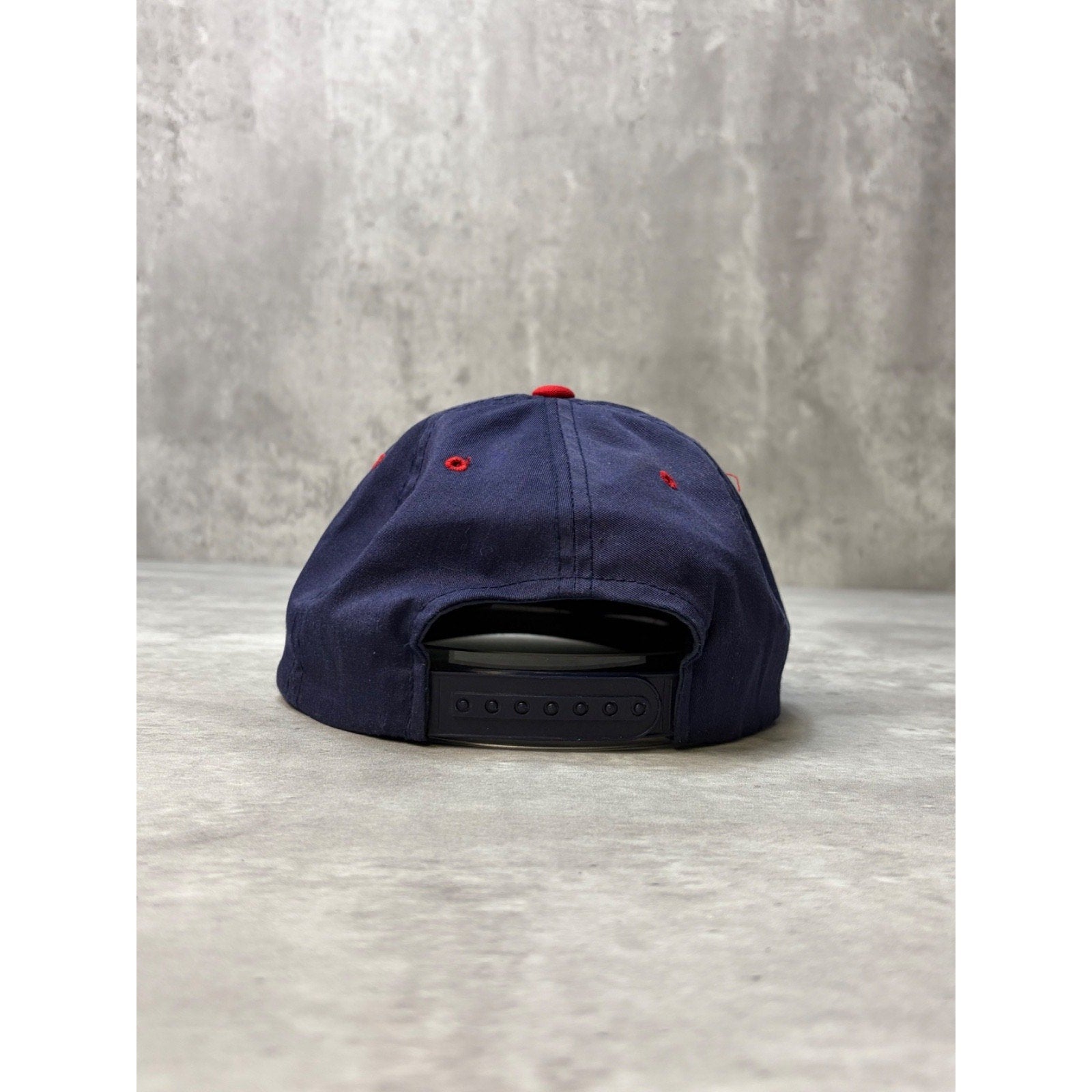 Vintage 90s Atlanta Braves MLB Embroidered Spellout Snapback Hat OSFA