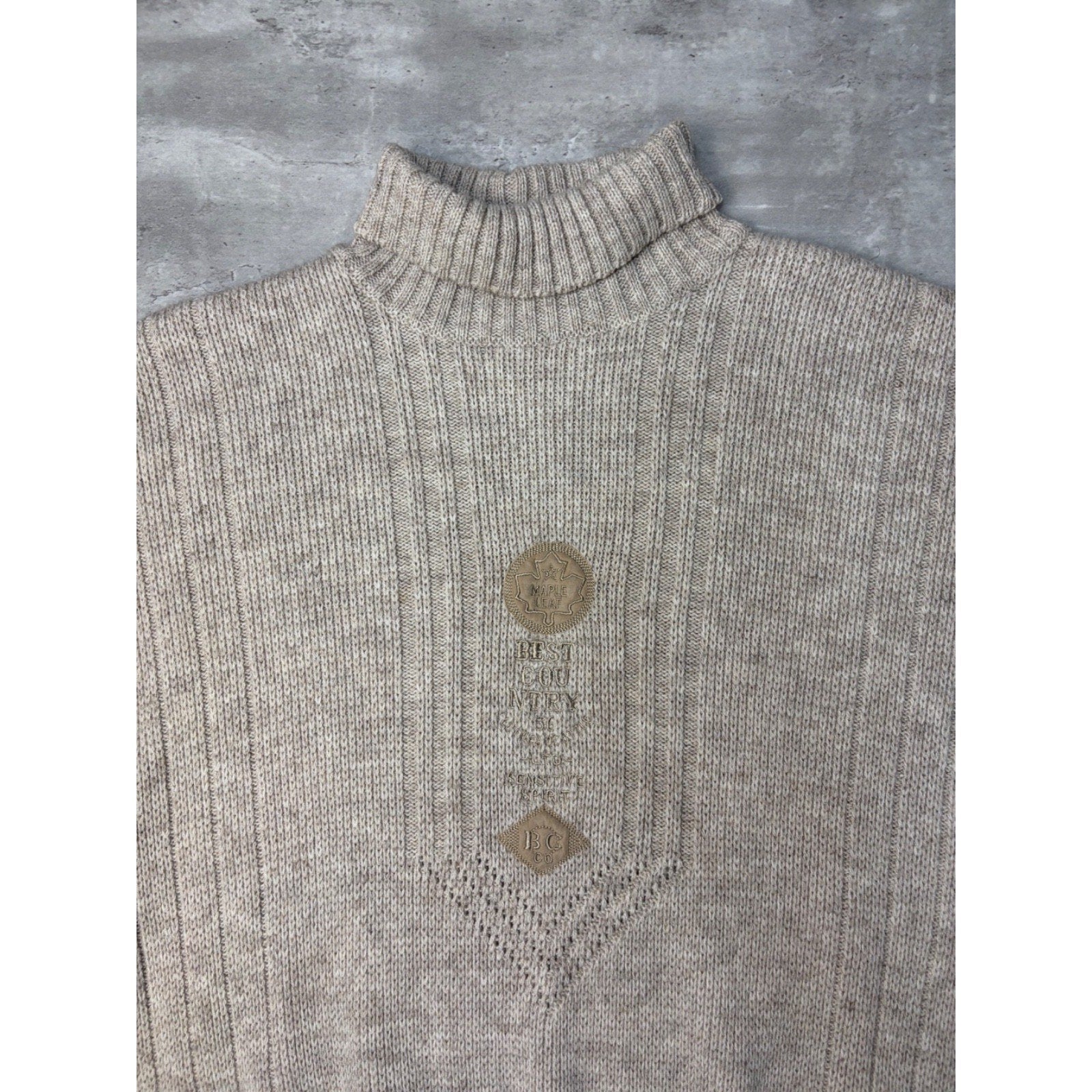 Vintage Maple Leaf Embroidered Turtle Neck Beige Knit Sweater Size XL