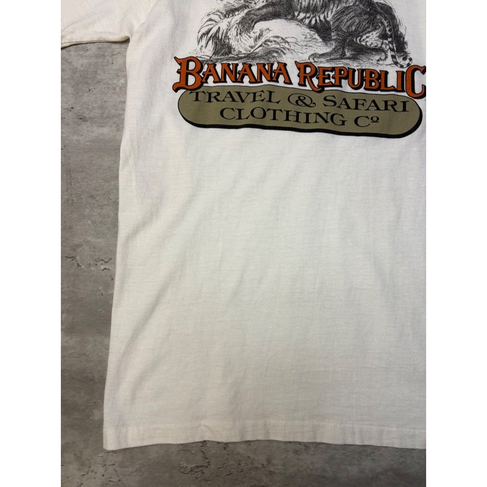 Vintage Banana Republic Travel & Safari Clothing Co Graphic T-Shirt Size Small