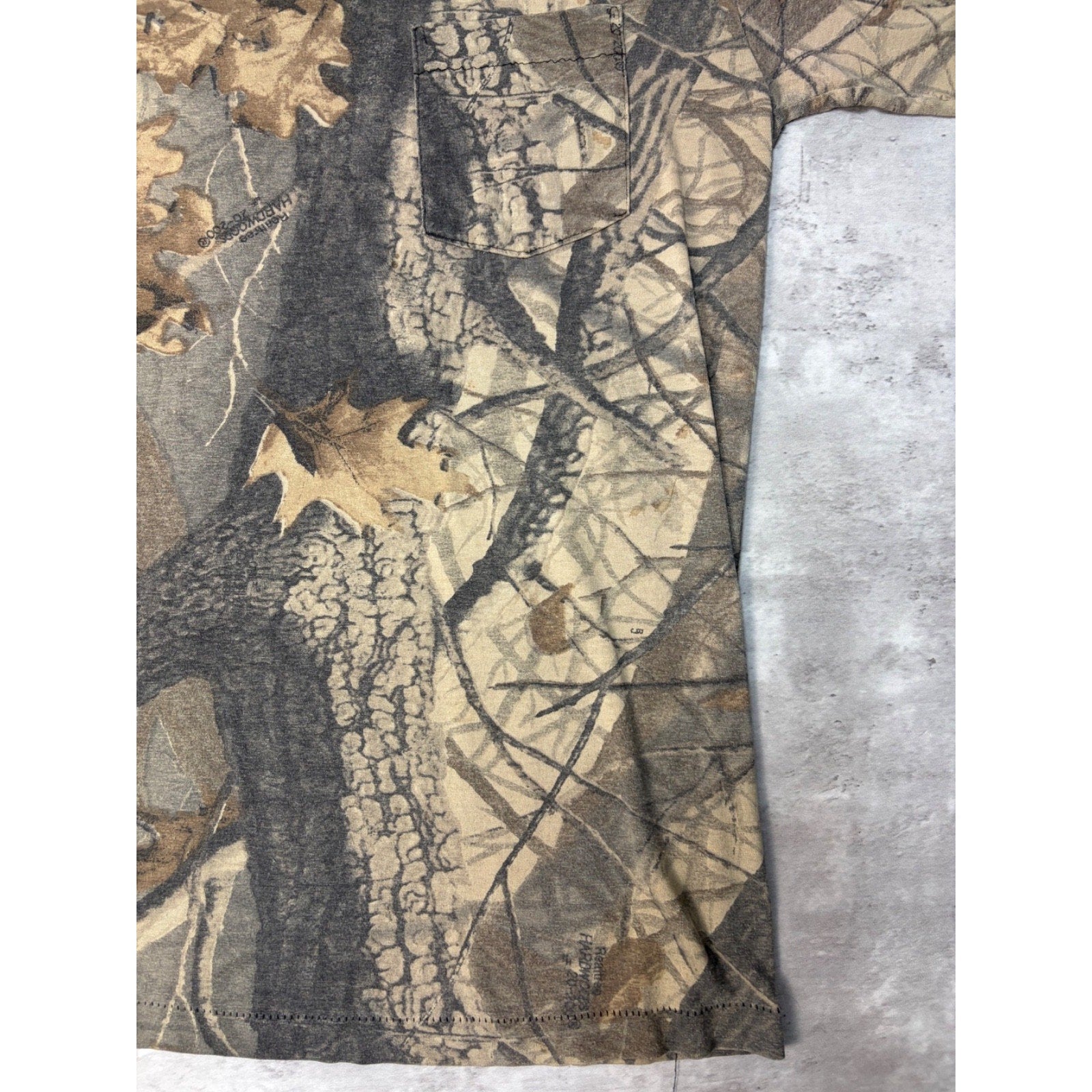 Vintage 90s Realtree Hardwoods Tree Camo Hunting T-Shirt Size Large