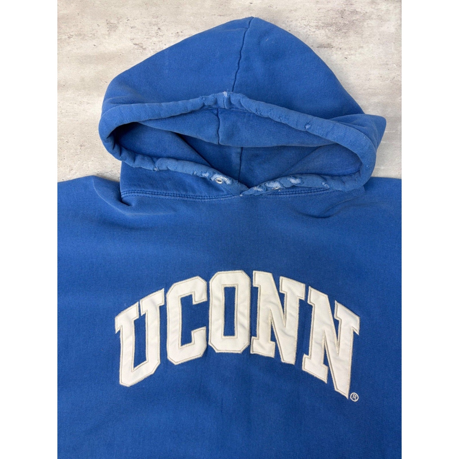 Vintage Uconn Huskies NCAA Embroidered Arc Spellout Hooded Sweatshirt Size XL