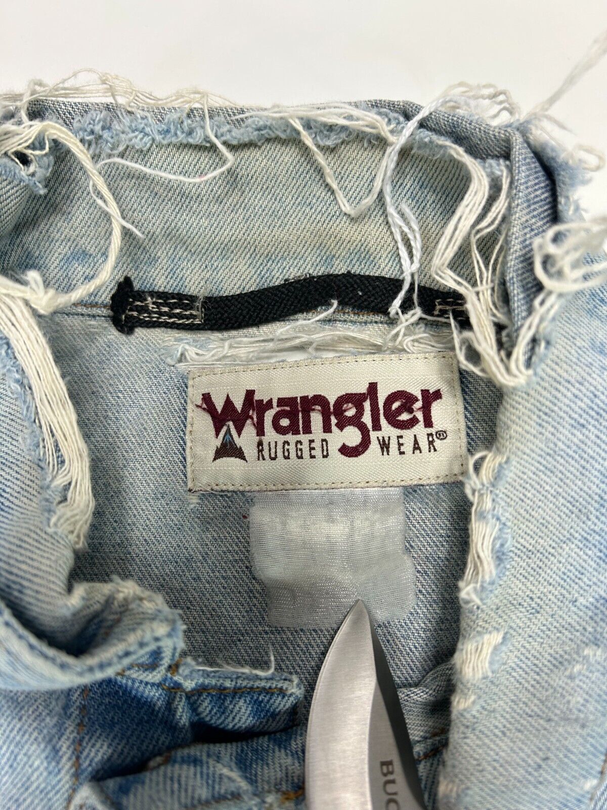 Vintage Wrangler Rugged Wear Light Wash Denim Trucker Jacket Size XL Blue