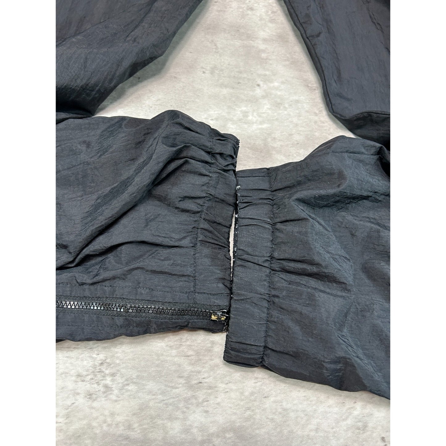 Vintage 90s Fila Tonal Embroidered Logo Nylon Track Pants Size XL Black