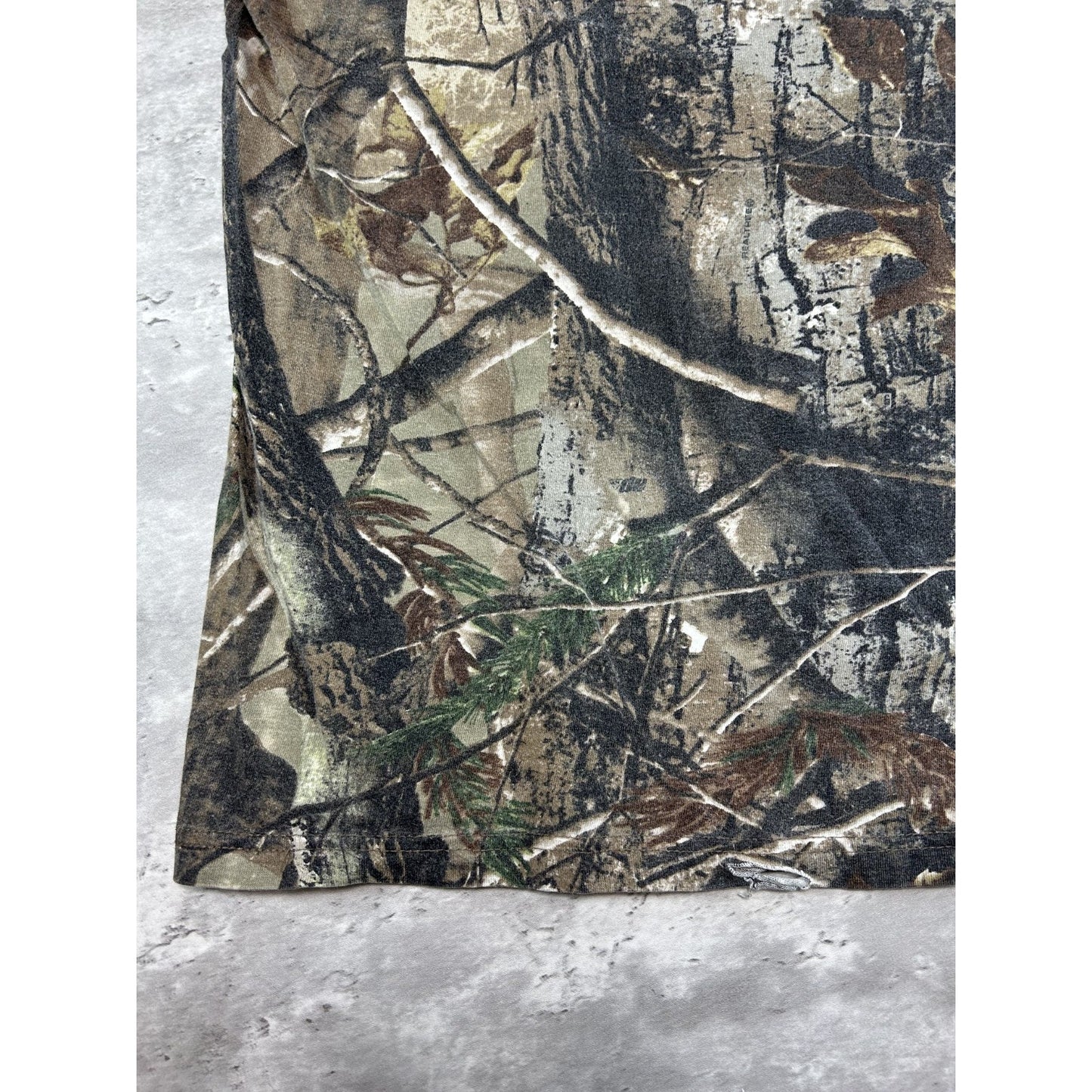 Vintage Realtree Camo Hunting Long Sleeve Pocket T-Shirt Size Medium