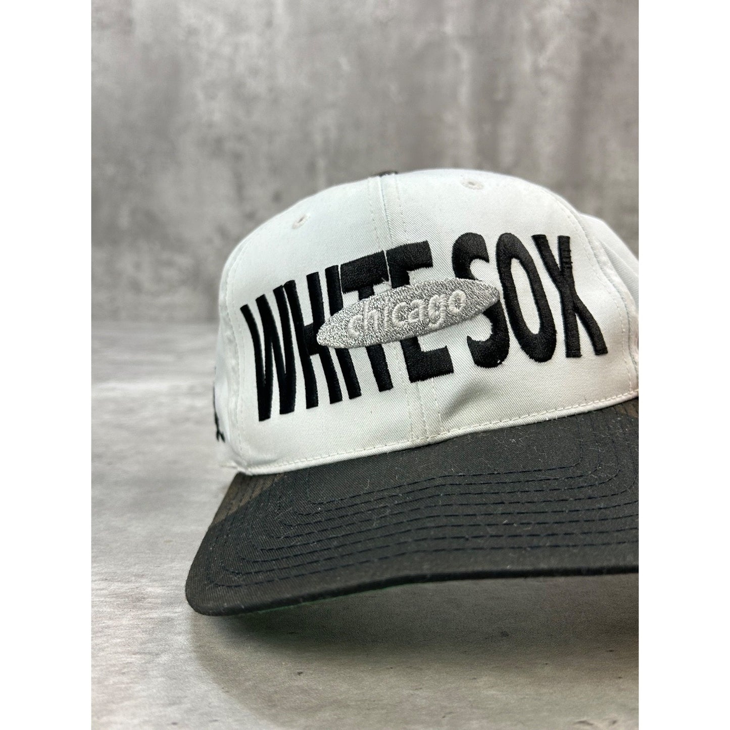 Vintage 90s Chicago White Sox MLB Embroidered Spellout Snapback Hat OSFA