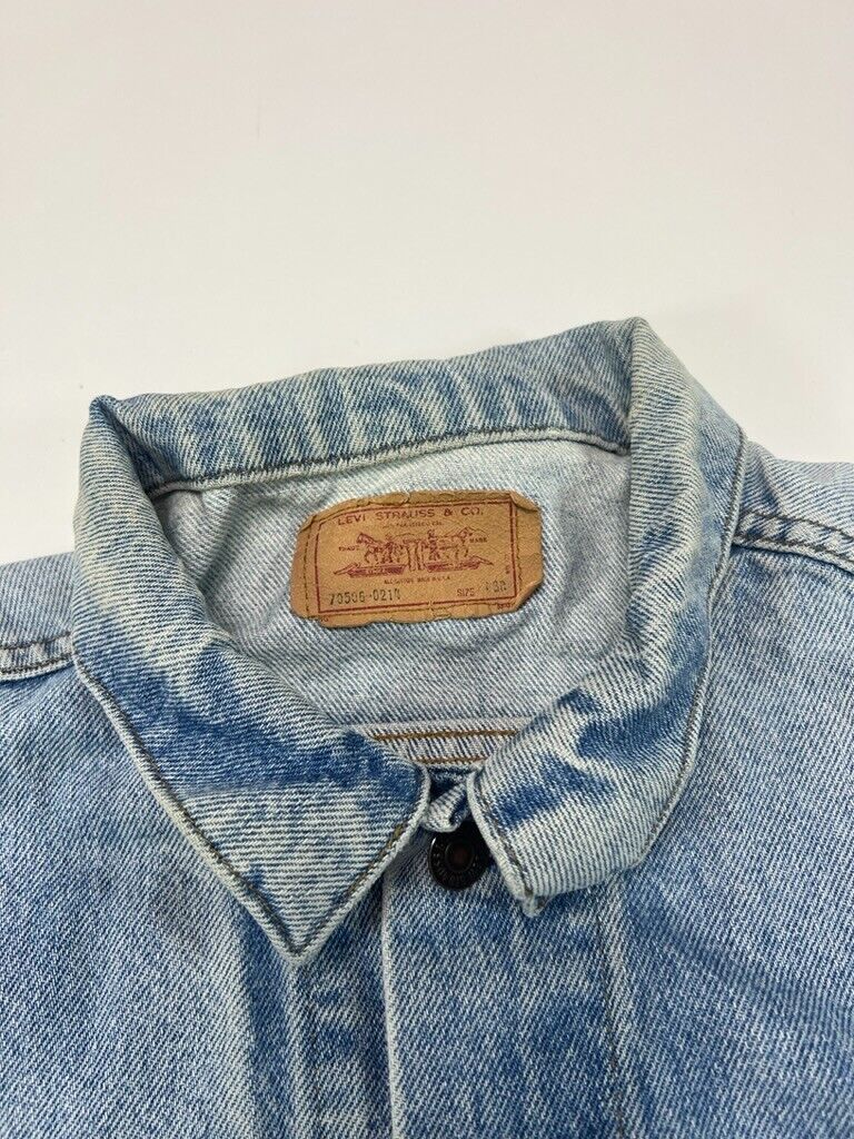 Vintage 90s Levis Light Wash Denim Trucker Jacket Size Large