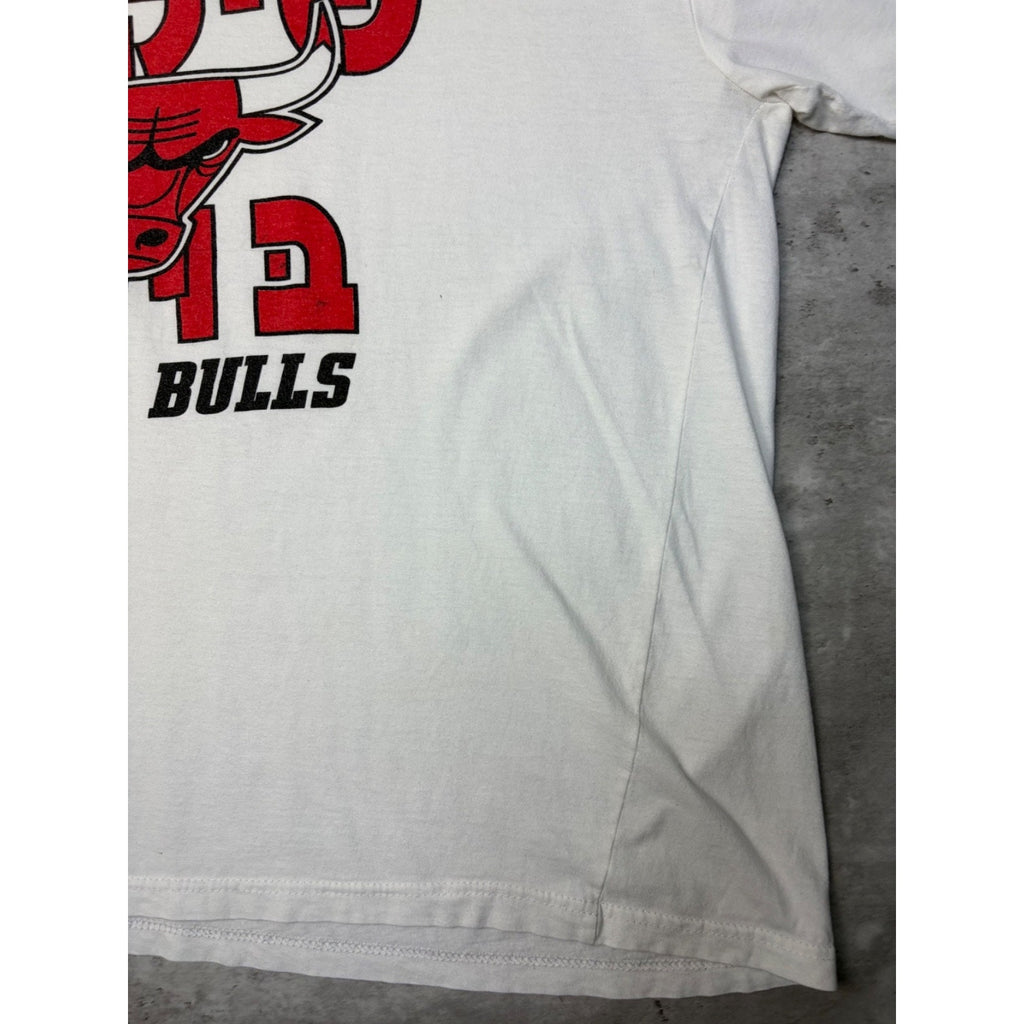 Vintage Chicago Bulls NBA Hebrew Spellout Graphic T-Shirt Size XL