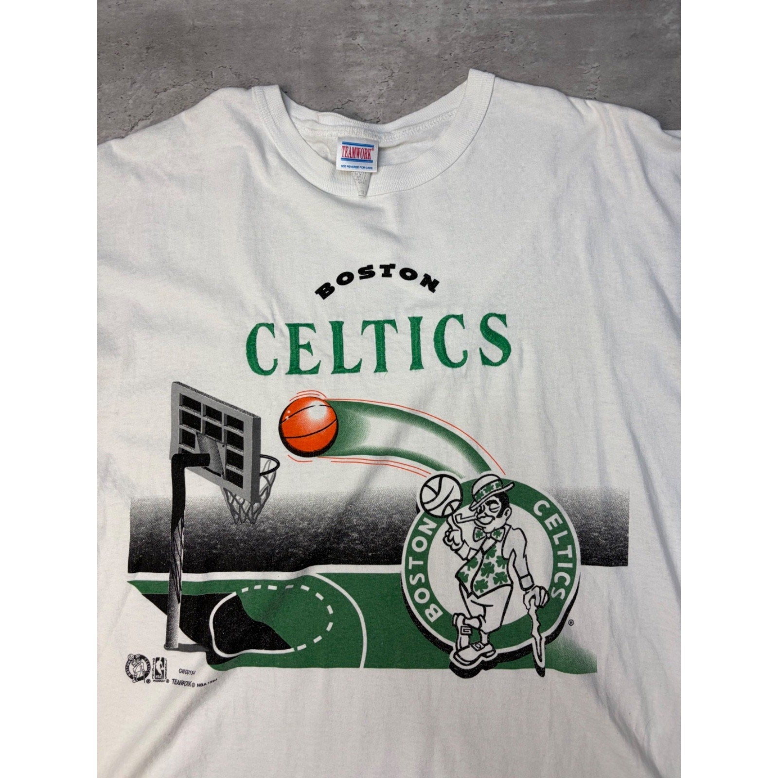 Vintage 1994 Boston Celtics NBA Embroidered Spellout Graphic T-Shirt Size XL