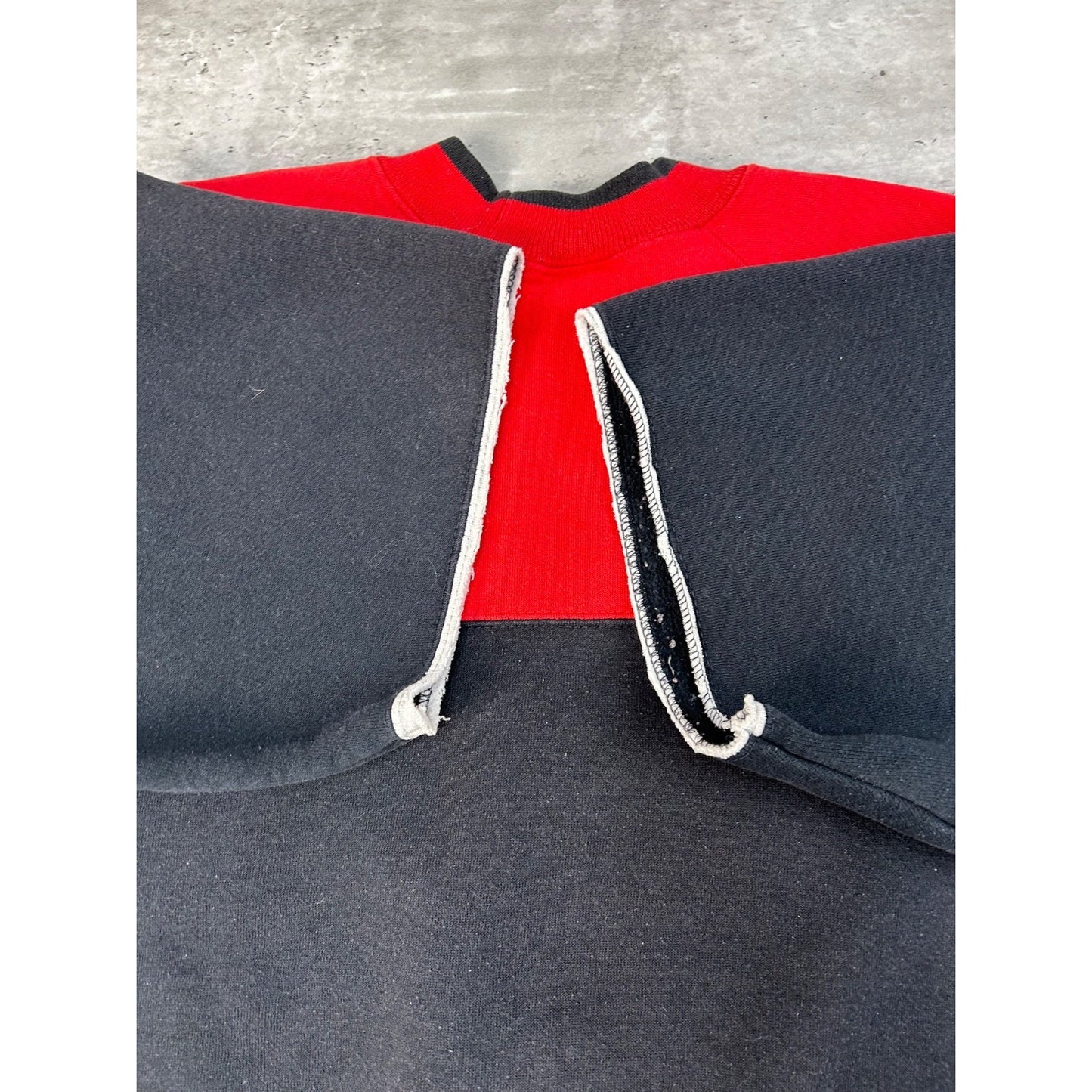 VTG 90s Chicago Bulls NBA Embroidered Spellout Short Sleeve Sweatshirt Sz Large