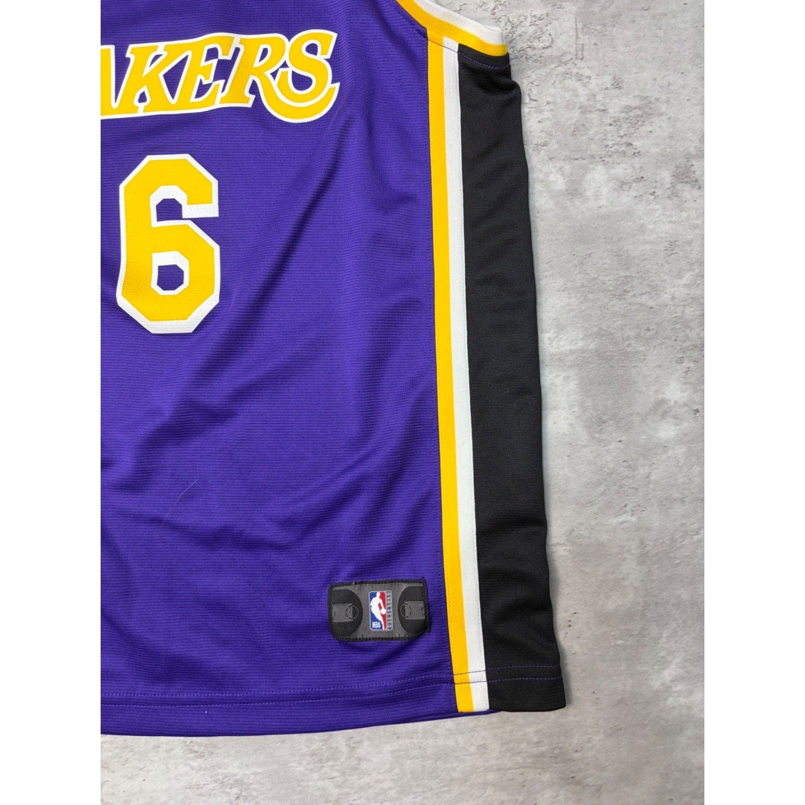 Vintage Lebron James #6 Los Angeles Lakers NBA Basketball Jersey Sz Large YOUTH