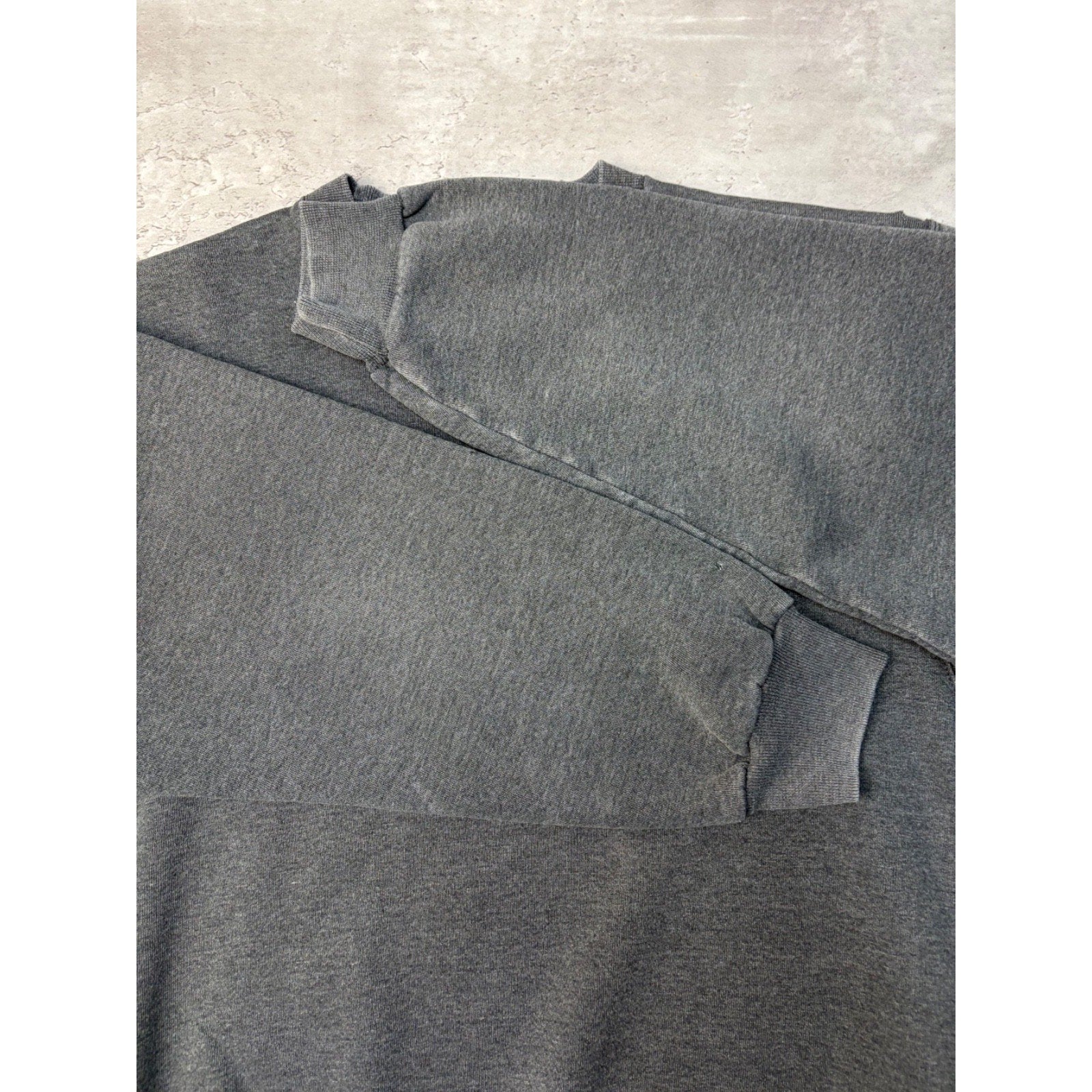 Vintage 90s Russell Athletics Black Pullover Crewneck Sweatshirt Size Medium