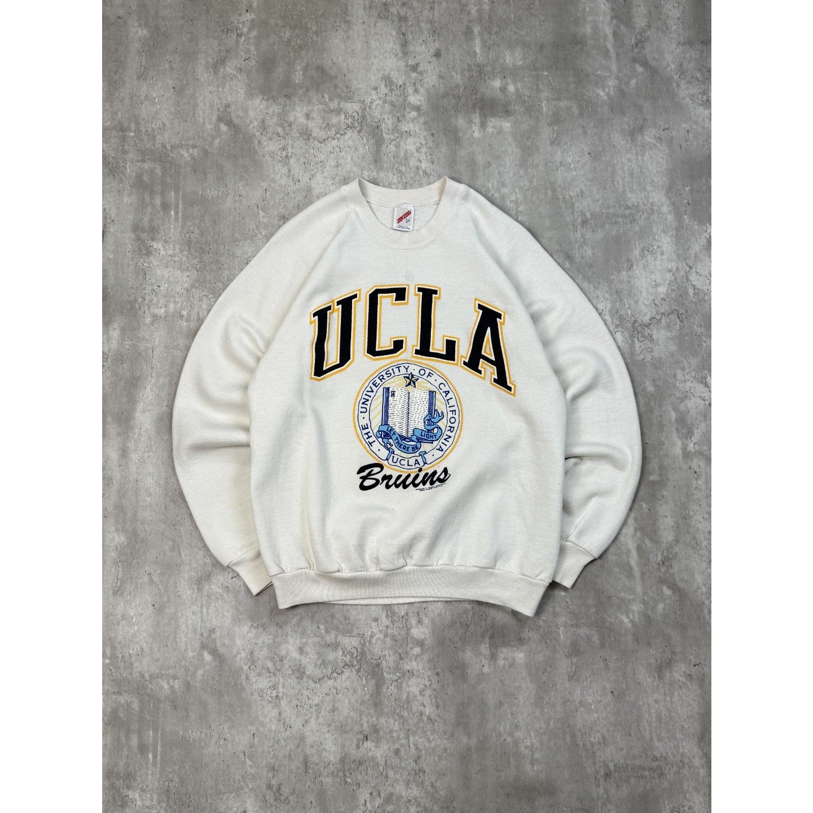 Vintage 90s UCLA Bruins NCAA Crest Spellout Graphic Sweatshirt Size Large