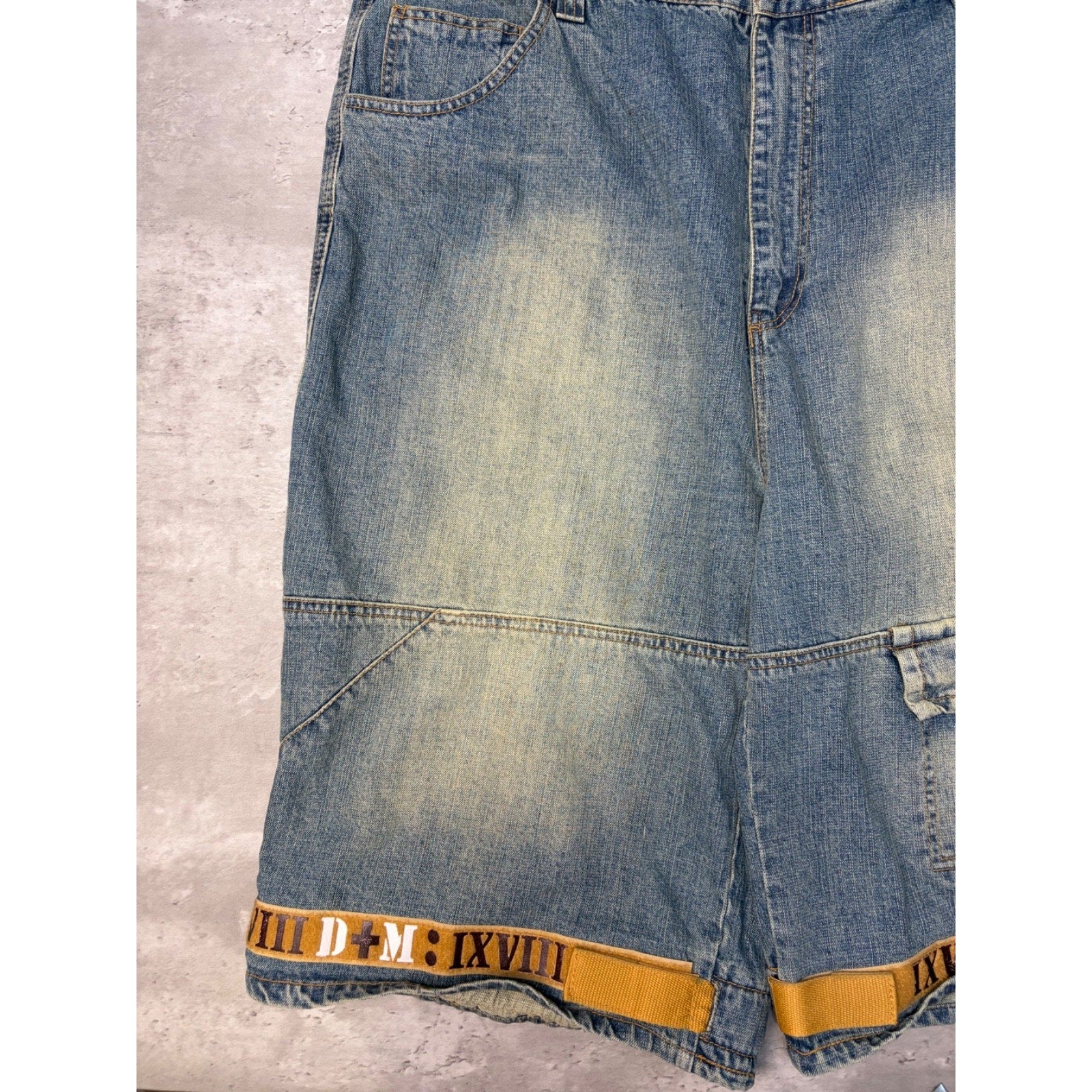 VTG Y2K Dtek Jeans Faded Medium Wash Denim Spellout Cuff Cargo Shorts Size 42