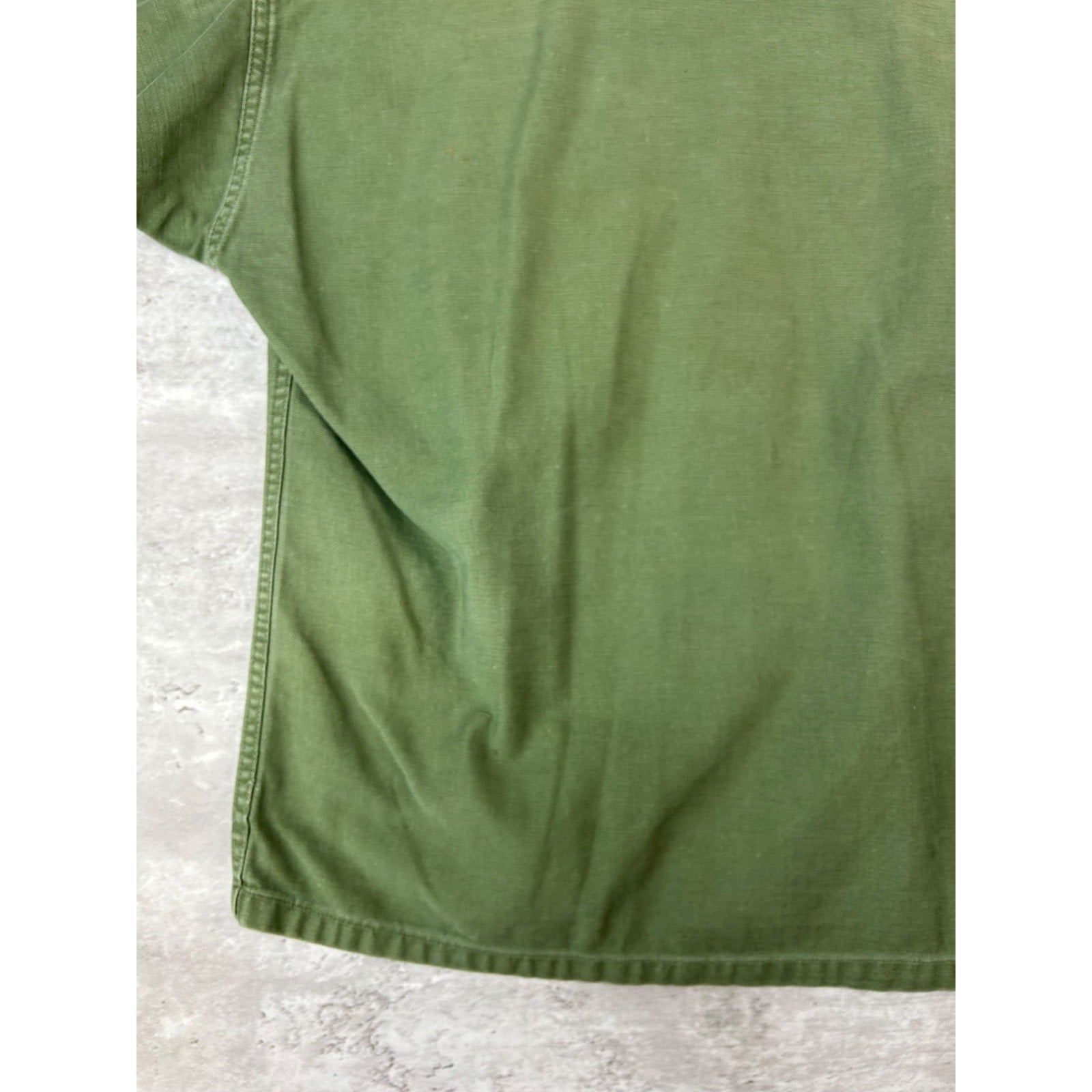 Vintage 1960s US Military OG-107 Cotton Sateen Button Up Shirt Size Small