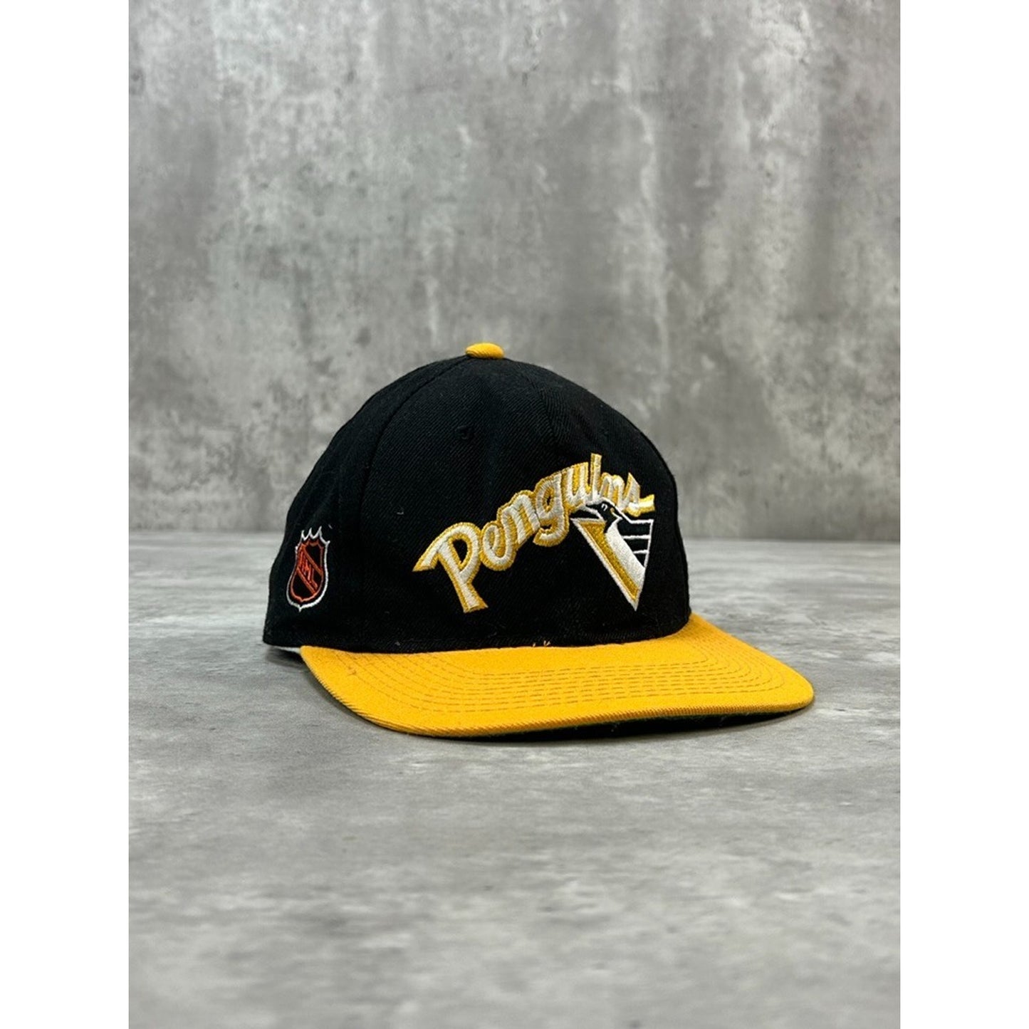 Vintage 90s Pittsburgh Penguins NHL Embroidered Logo Hockey Fitted Hat Sz 6 7/8