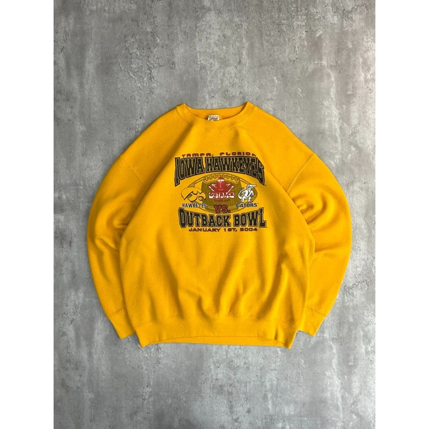 Vintage 2004 Iowa Vs Miami Outback Bowl NCAA Football Graphic Sweatshirt Size XL