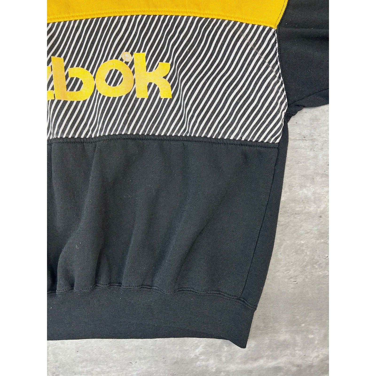 Vintage 80s/90s Reebok Graphic Spellout Crewneck Sweatshirt Size Medium