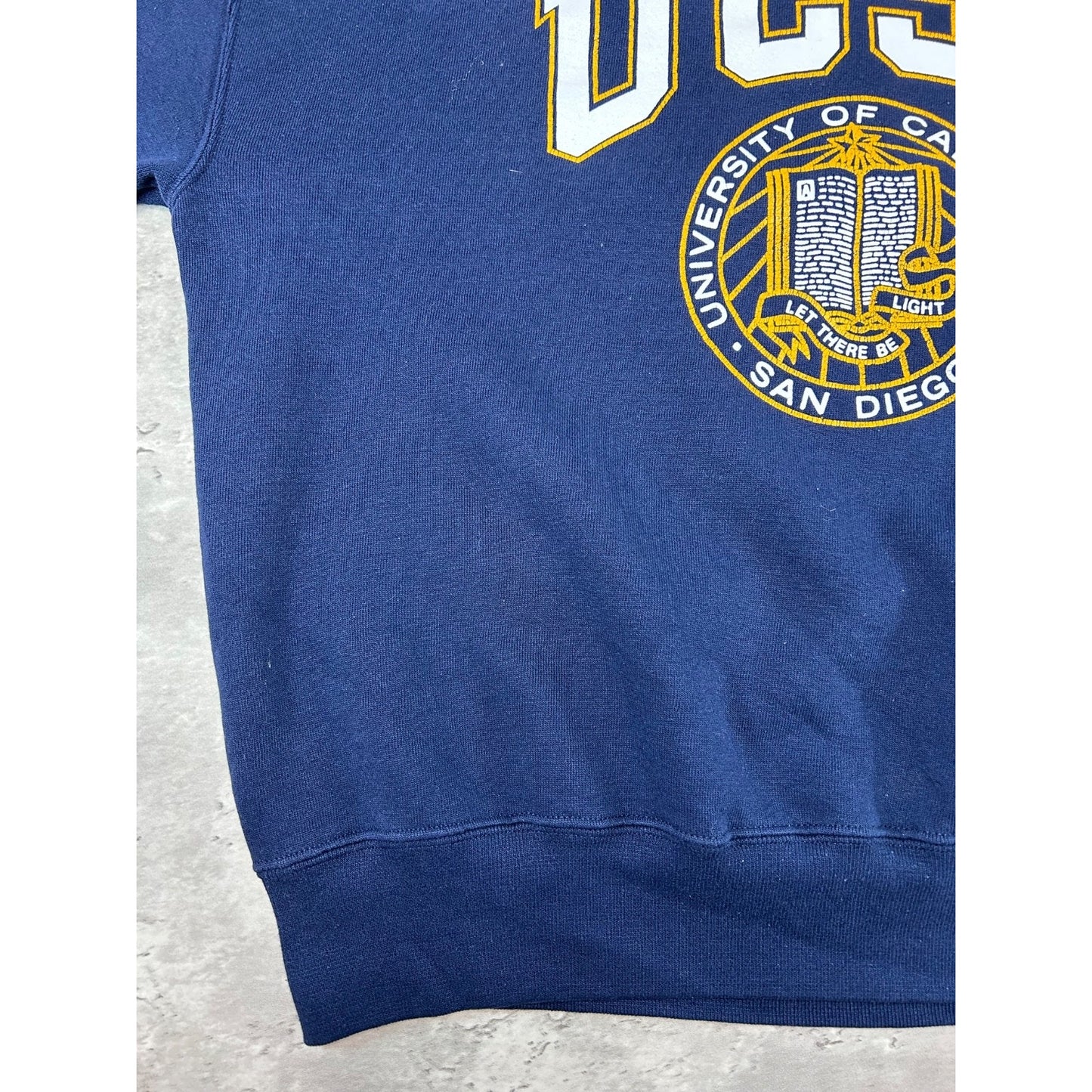 Vintage 90s UCSD NCAA Collegiate Crest Graphic Crewneck Sweatshirt Size Large