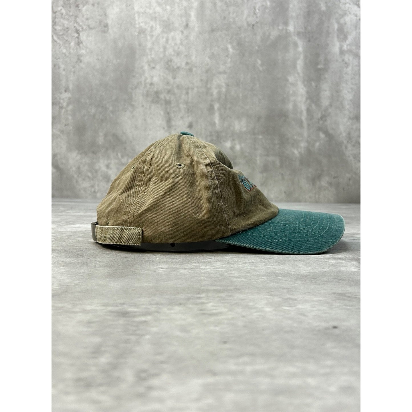 Vintage 90s Wild Thing Embroidered Two Tone Spellout Strapback Hat OSFA