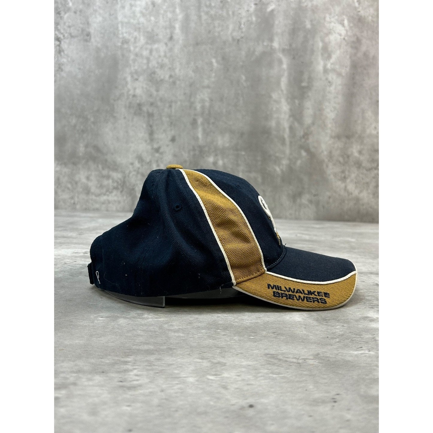 Vintage Milwaukee Brewers MLB Embroidered Logo Baseball Strapback Hat OSFA