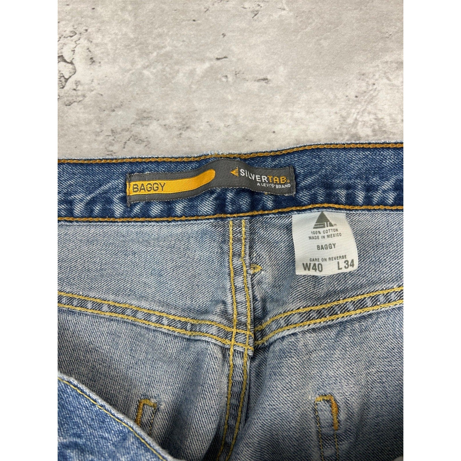 Vintage Y2K Levis Silver Tab Baggy Fit Medium Wash Denim Pants Size 39