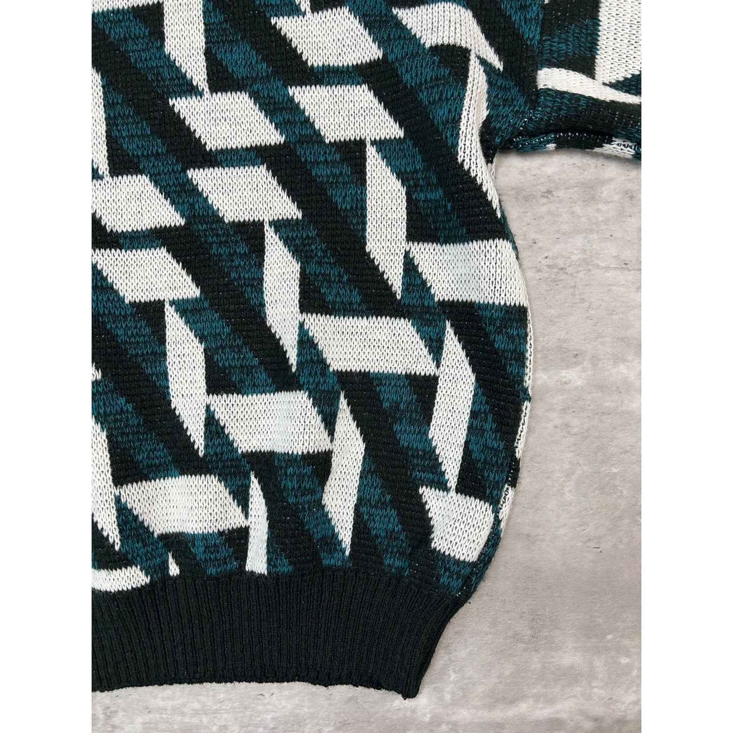 Vintage 80s/90s Abstract Geometric Print Knit Sweater Size Medium