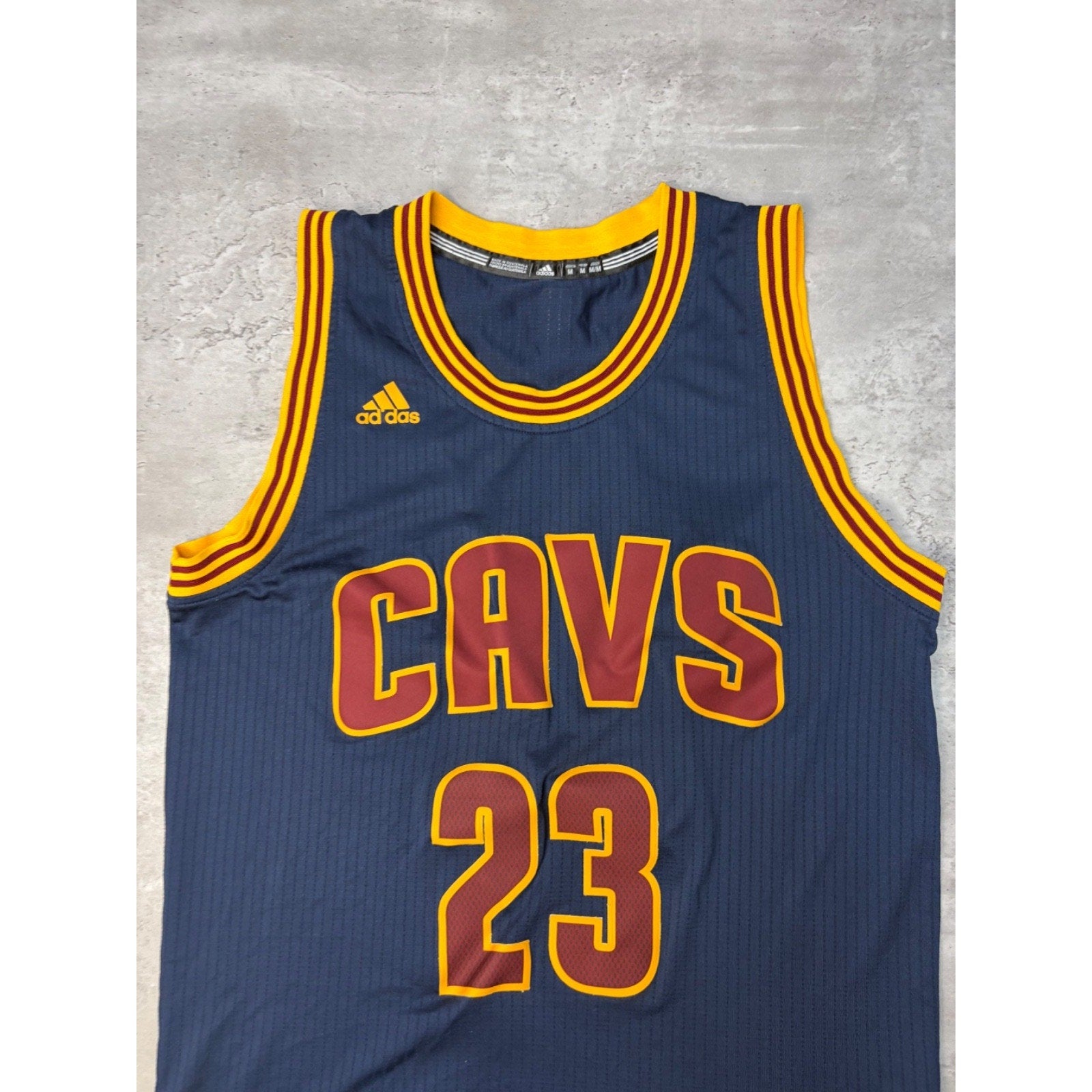 Vintage Lebron James #23 Cleveland Cavaliers NBA Basketball Jersey Size Medium