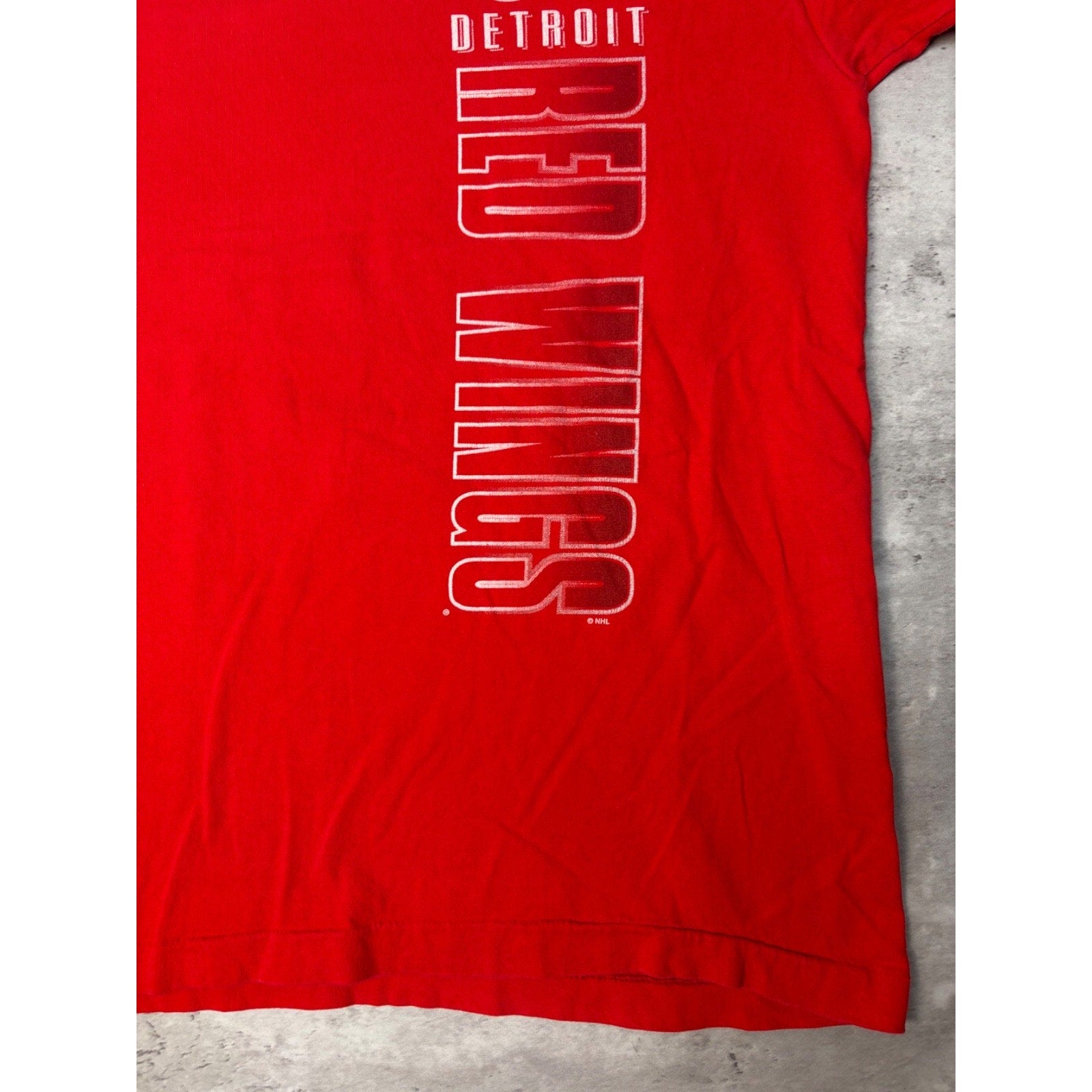 Vintage 90s Detroit Red Wings NHL Big Spellout Red Hockey T-Shirt Size Large