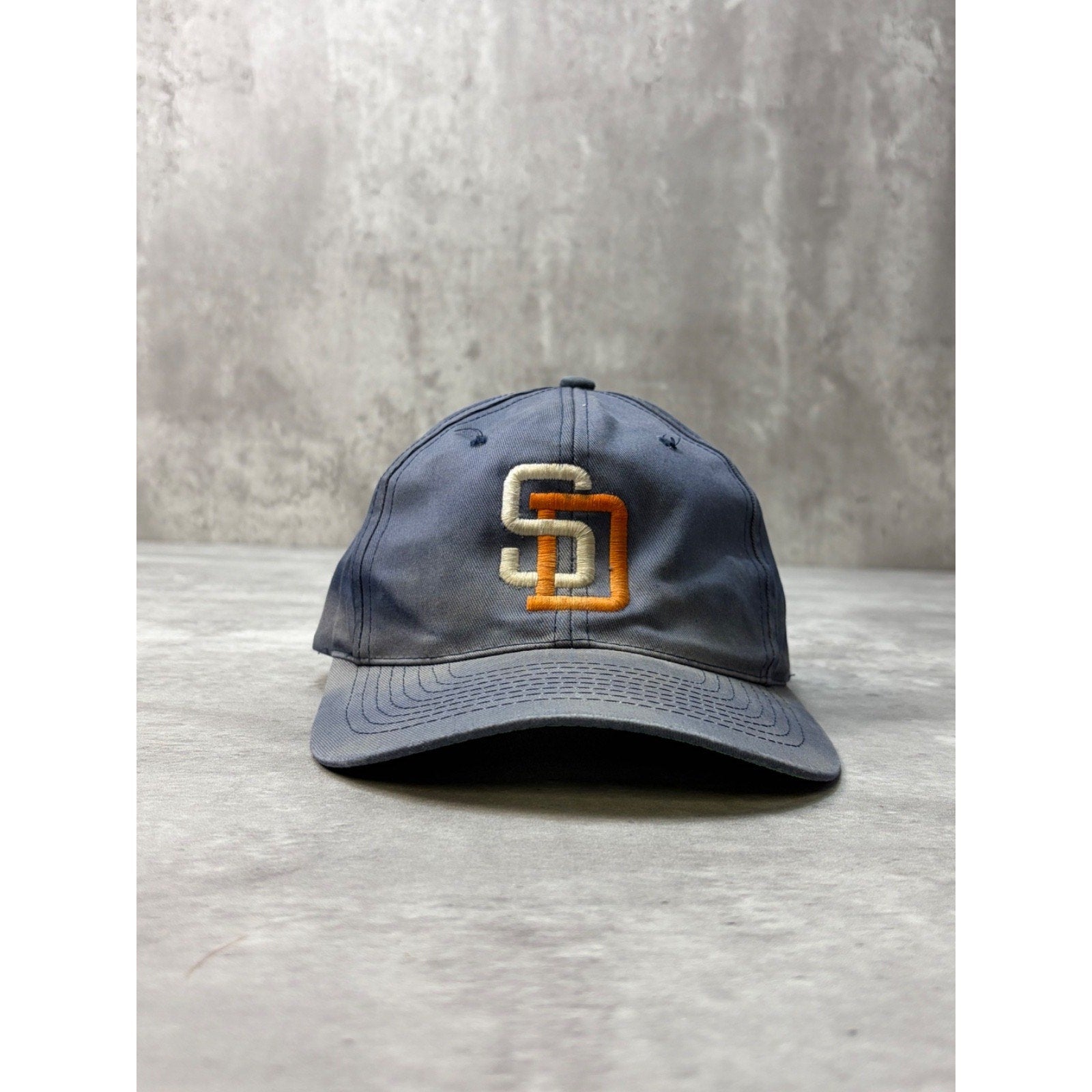 Vintage 90s San Diego Padres MLB Embroidered Logo Baseball Snapback Hat OSFA