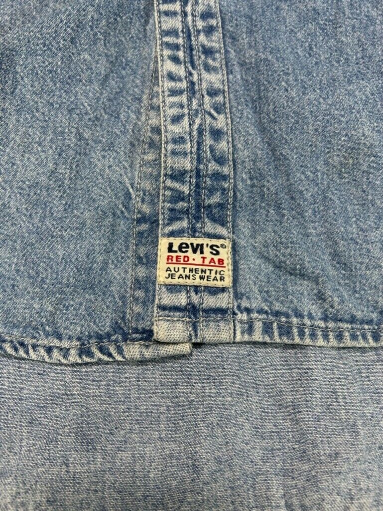 Vintage Levi’s Red Tab Double Pocket Long Sleeve Denim Button Up Shirt Sz Large