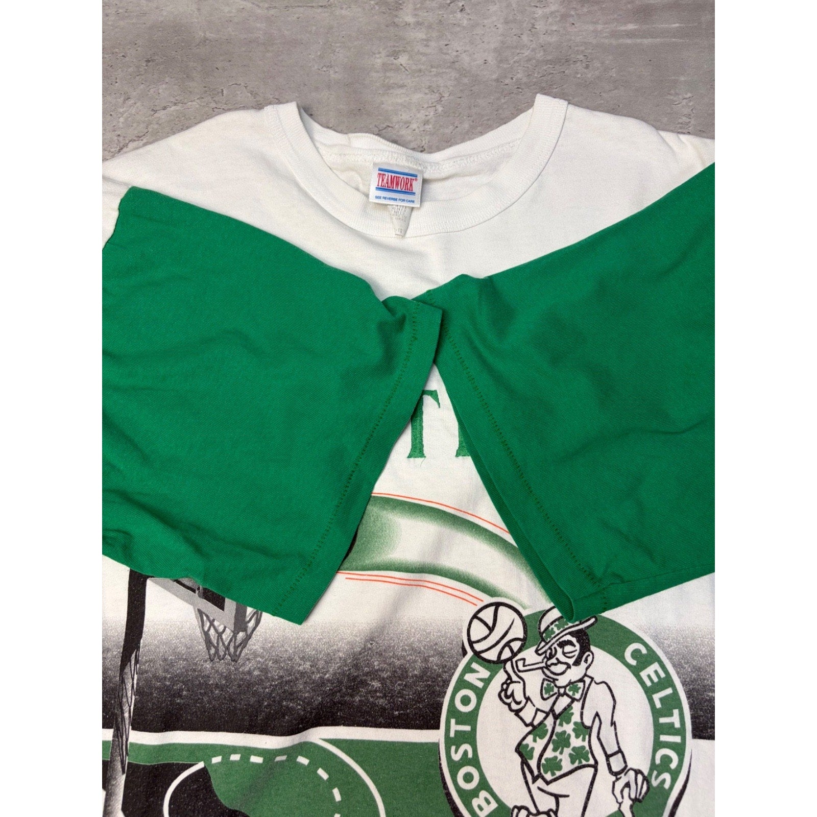 Vintage 1994 Boston Celtics NBA Embroidered Spellout Graphic T-Shirt Size XL