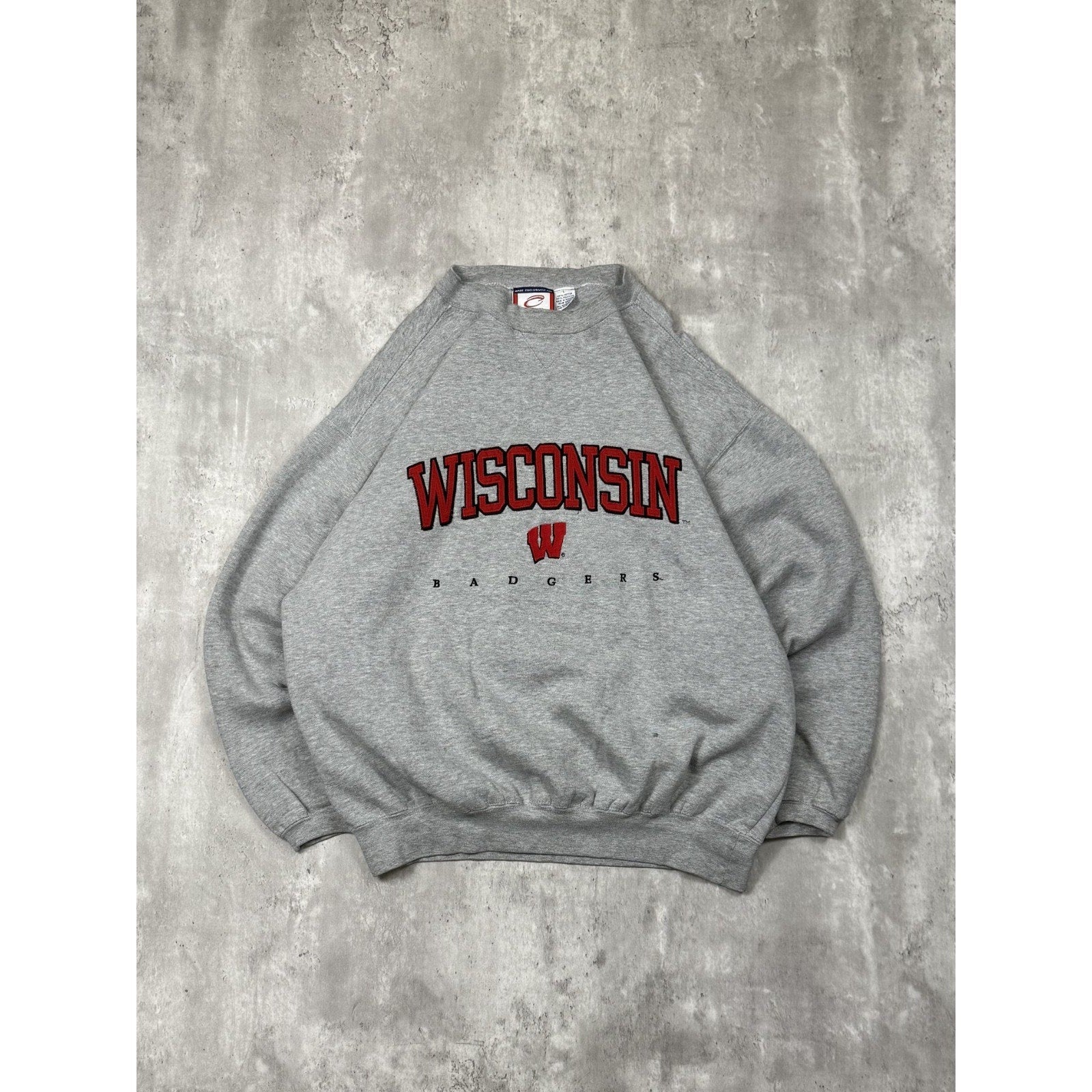 Vintage Wisconsin Badgers NCAA Embroidered Spellout Sweatshirt Size Large