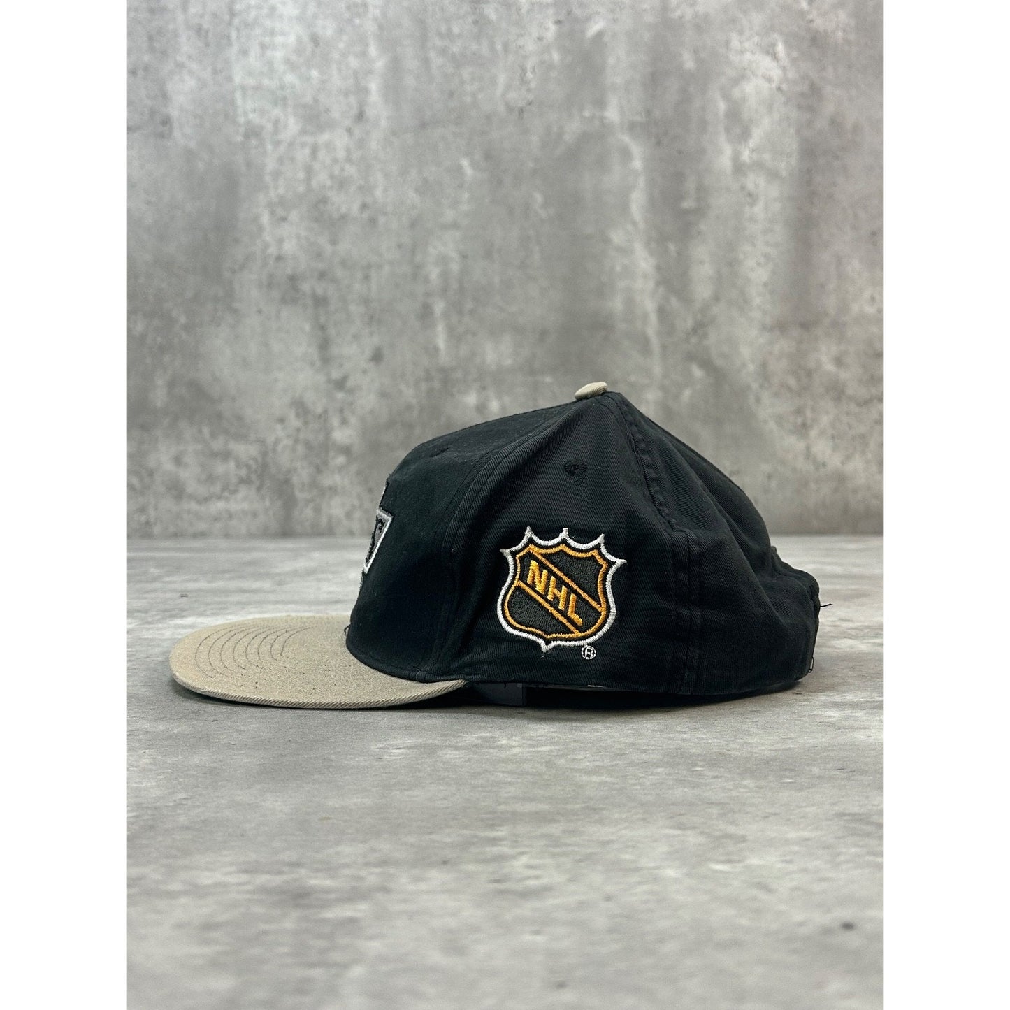 Vintage 90s Los Angeles Kings NHL Embroidered Logo Hockey Snapback Hat OSFA