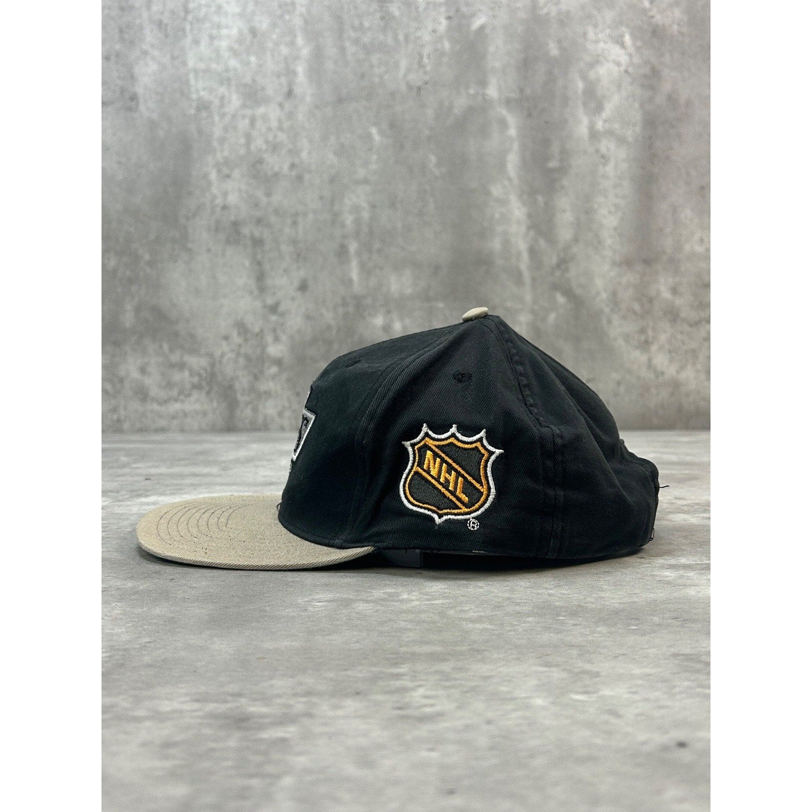 Vintage 90s Los Angeles Kings NHL Embroidered Logo Hockey Snapback Hat OSFA