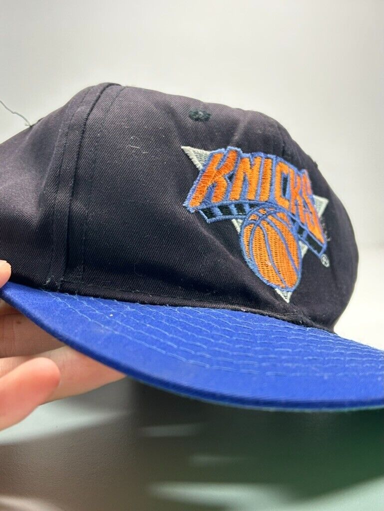 Vintage 90s New York Knicks NBA Embroidered Logo Snapback Hat OSFA Black