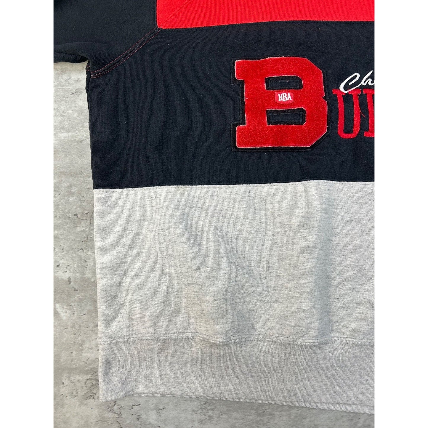 VTG 90s Chicago Bulls NBA Embroidered Spellout Short Sleeve Sweatshirt Sz Large