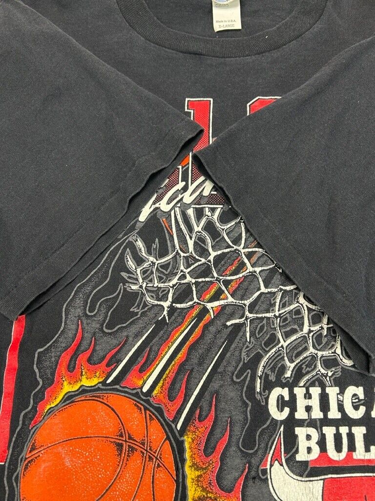 Vintage 90s Chicago Bulls NBA Flaming Basketball T-Shirt Size Large Made in USA