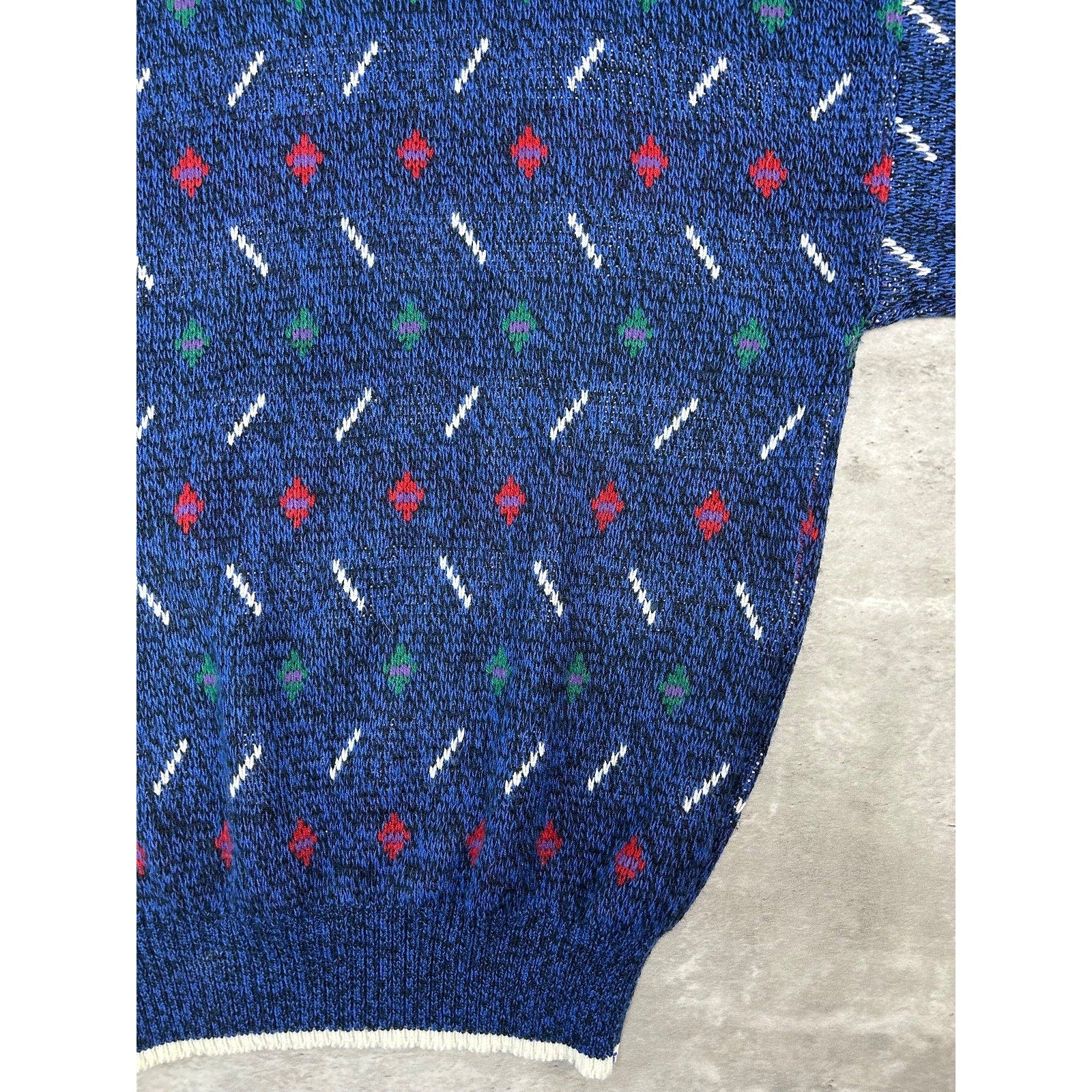 Vintage 90s Van Heusen Abstract Striped Pullover Knit Sweater Size Medium