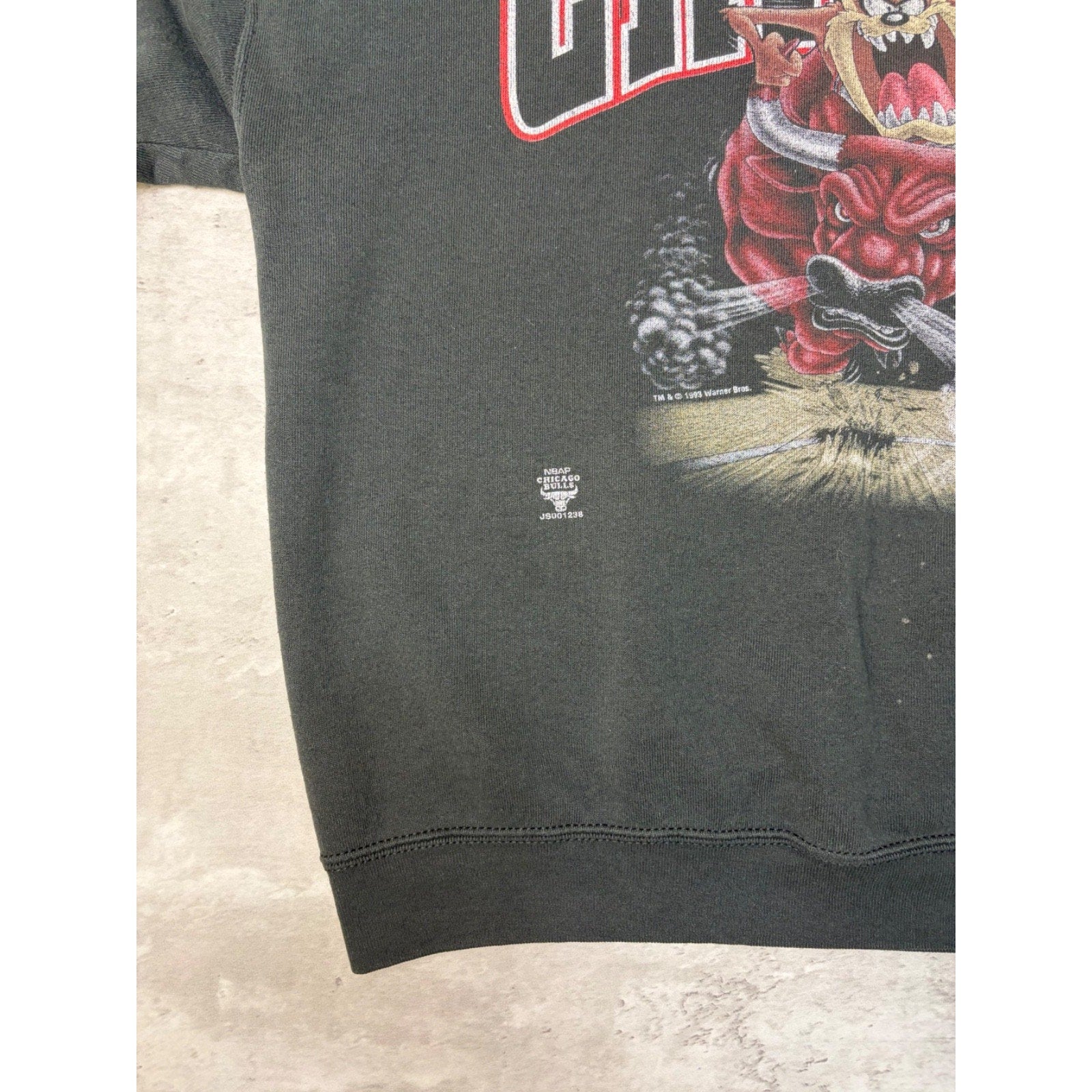 Vintage 1993 Chicago Bulls NBA Looney Tunes Taz Graphic Sweatshirt Size XL