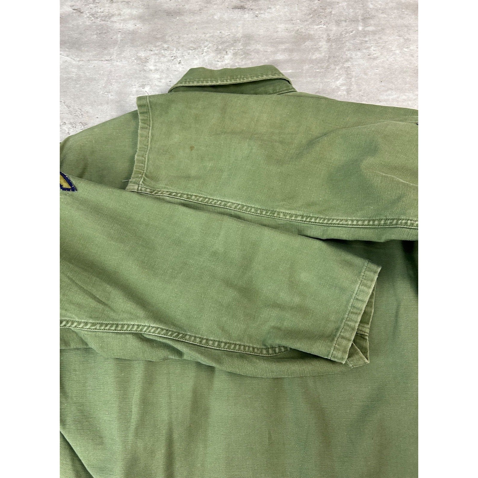 Vintage 1960s US Military OG-107 Cotton Sateen Button Up Shirt Size Small